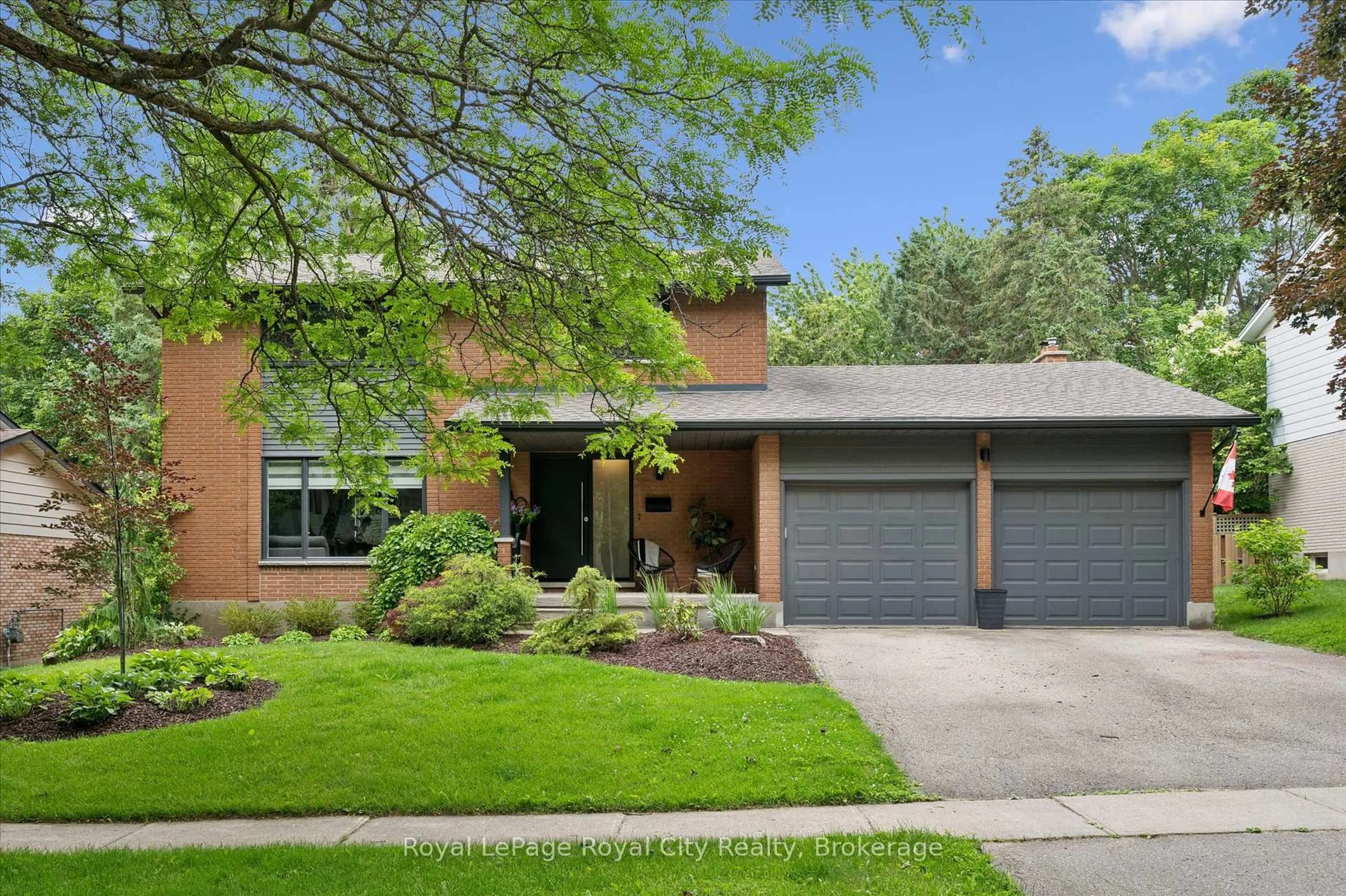 Home with brick exterior material, street for 40 Walnut Dr, Guelph Ontario N1E 4B3