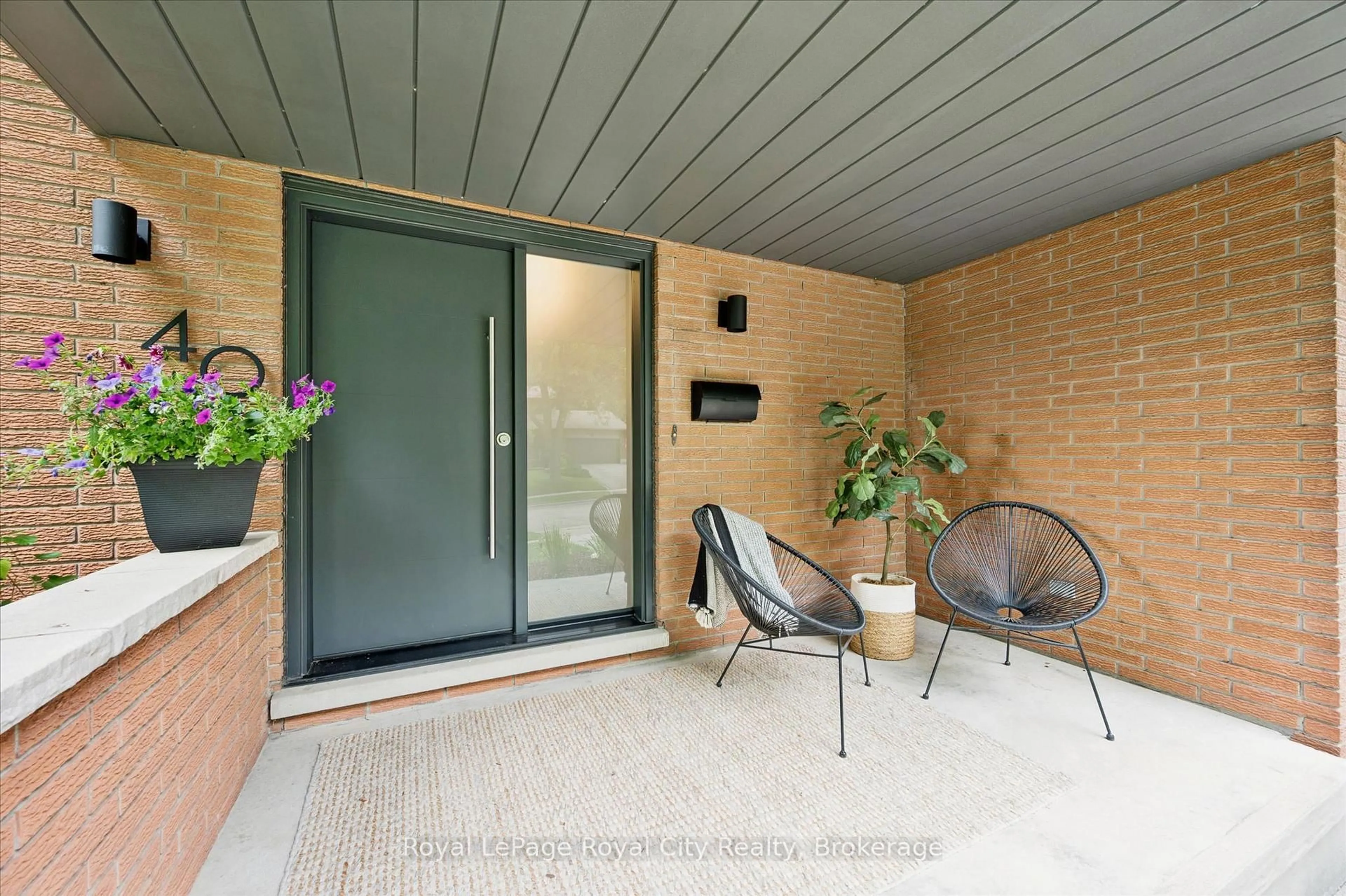 Balcony in the apartment, street for 40 Walnut Dr, Guelph Ontario N1E 4B3