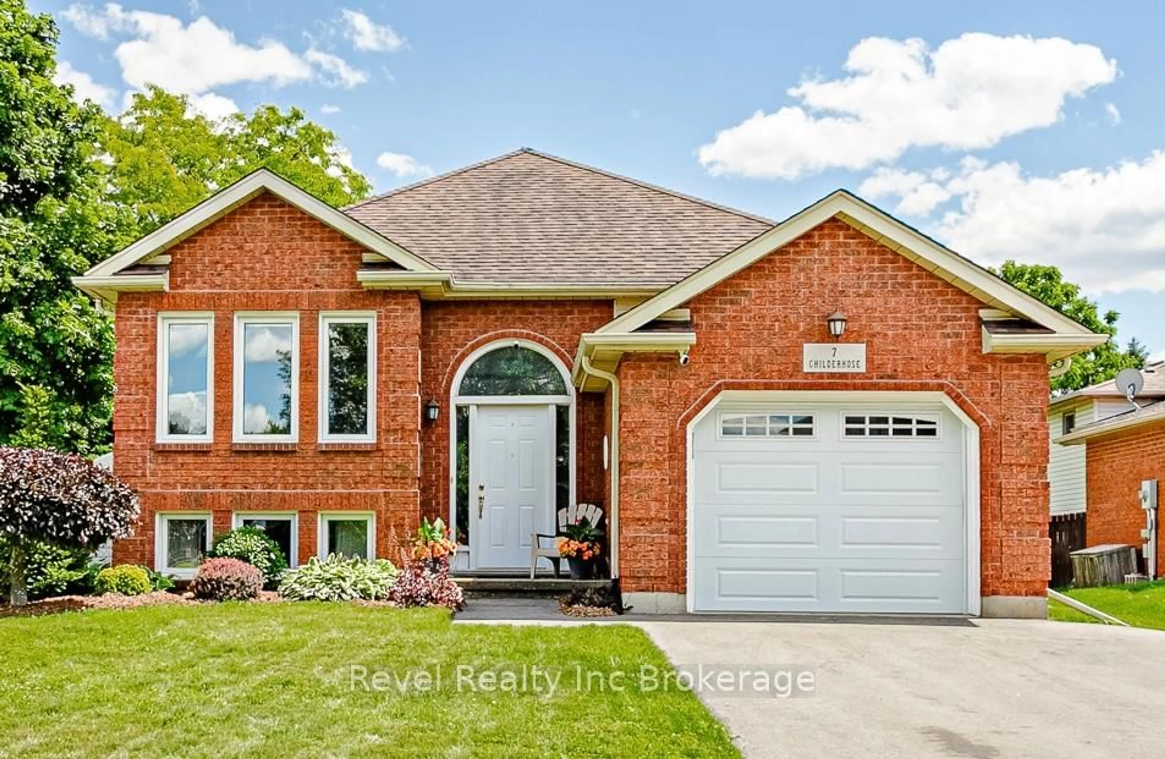 Home with brick exterior material, street for 7 Childerhose Cres, Brantford Ontario N3P 1Z8