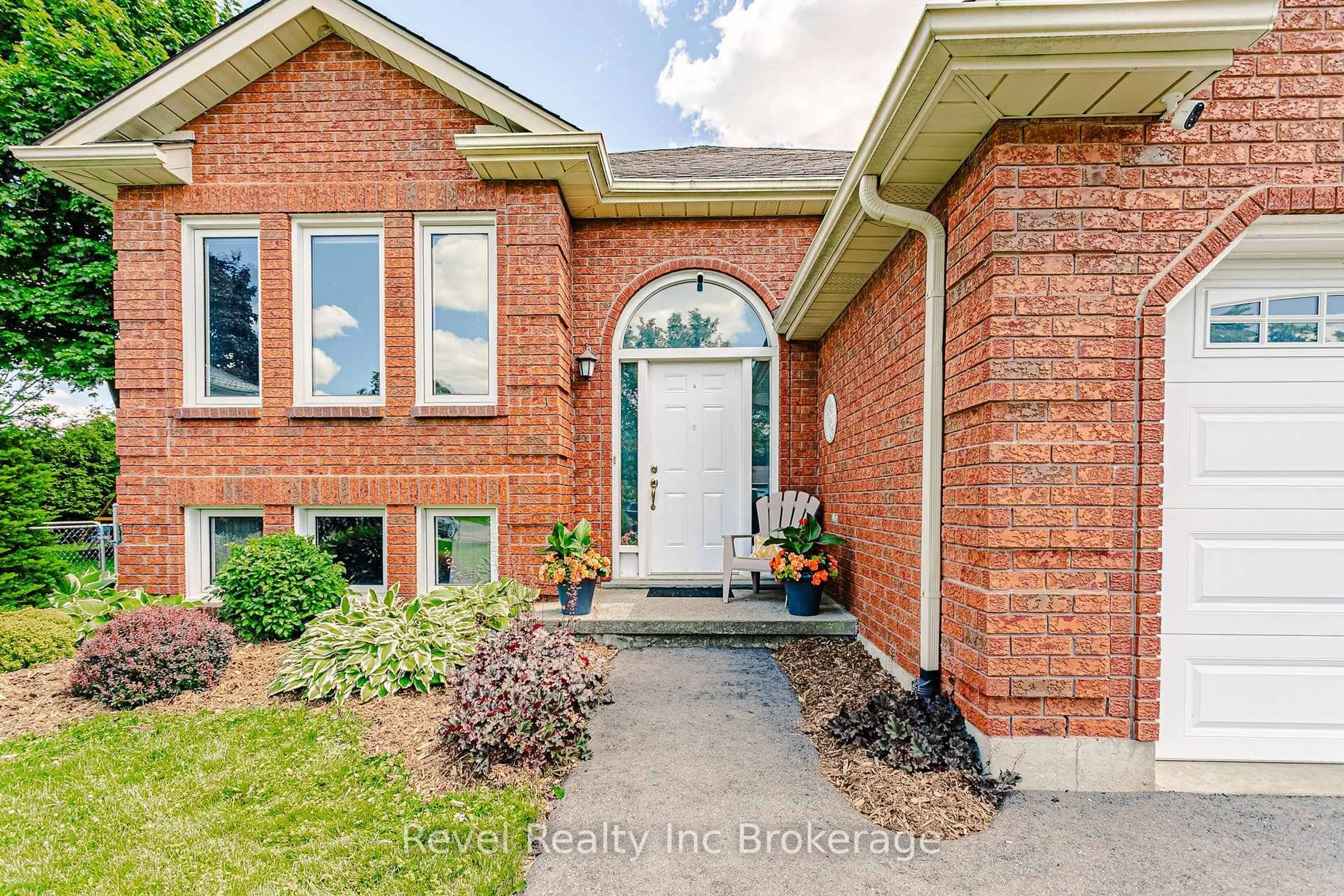 Home with brick exterior material, street for 7 Childerhose Cres, Brantford Ontario N3P 1Z8