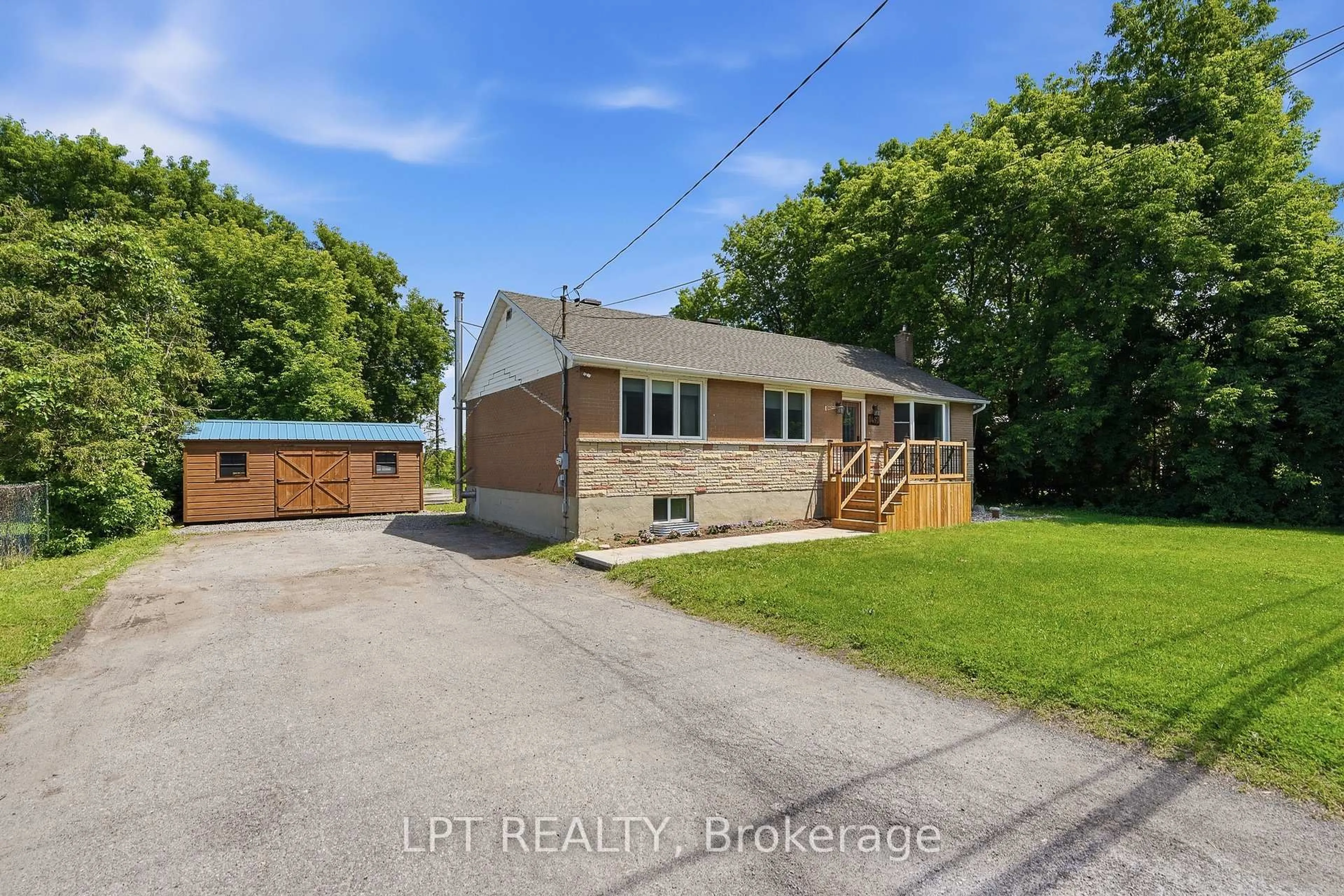A pic from outside/outdoor area/front of a property/back of a property/a pic from drone, street for 1467 Meadow Rd, Ottawa Ontario K4P 1B1