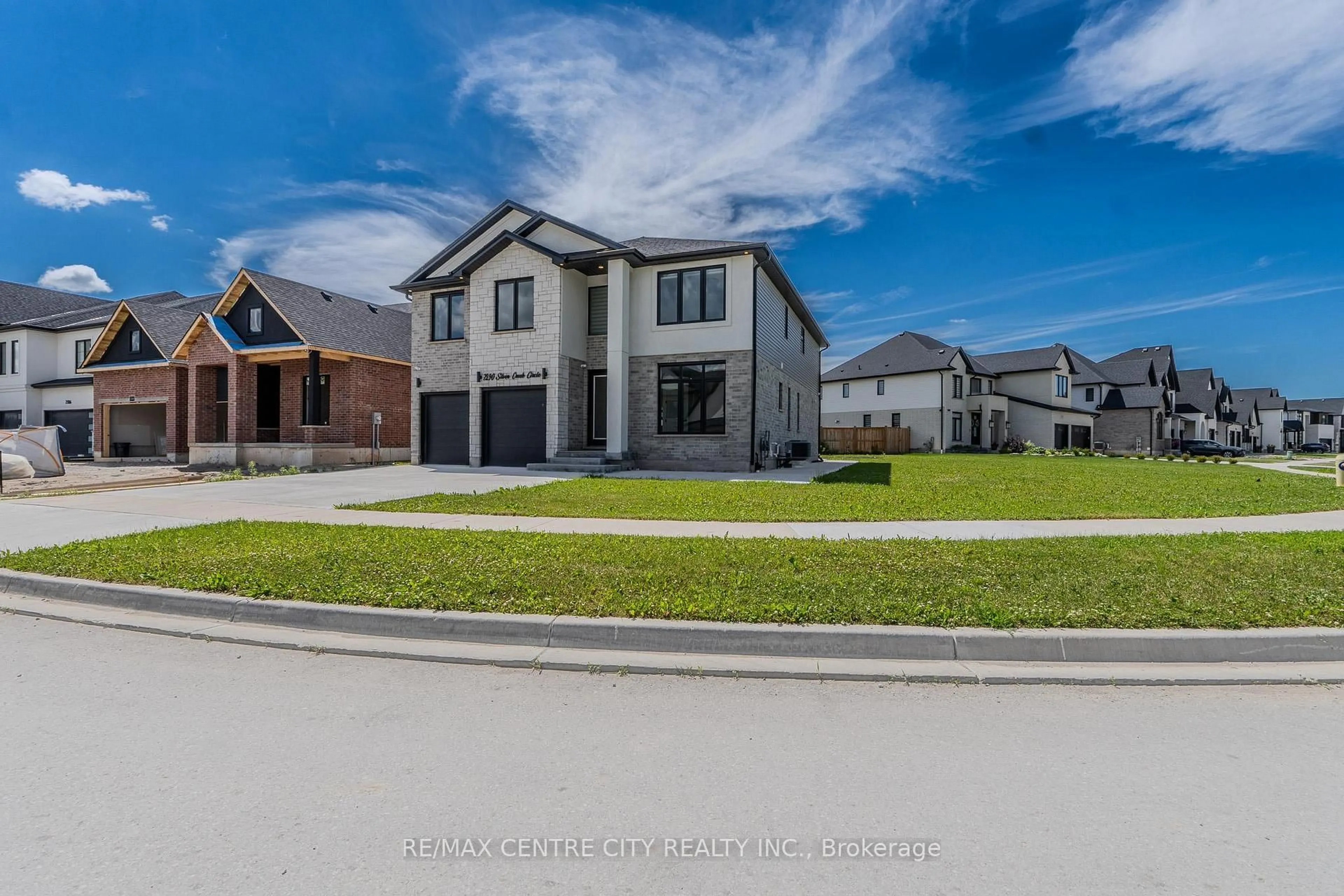 A pic from outside/outdoor area/front of a property/back of a property/a pic from drone, street for 7290 Silver Creek Circ, London South Ontario N6P 0G9