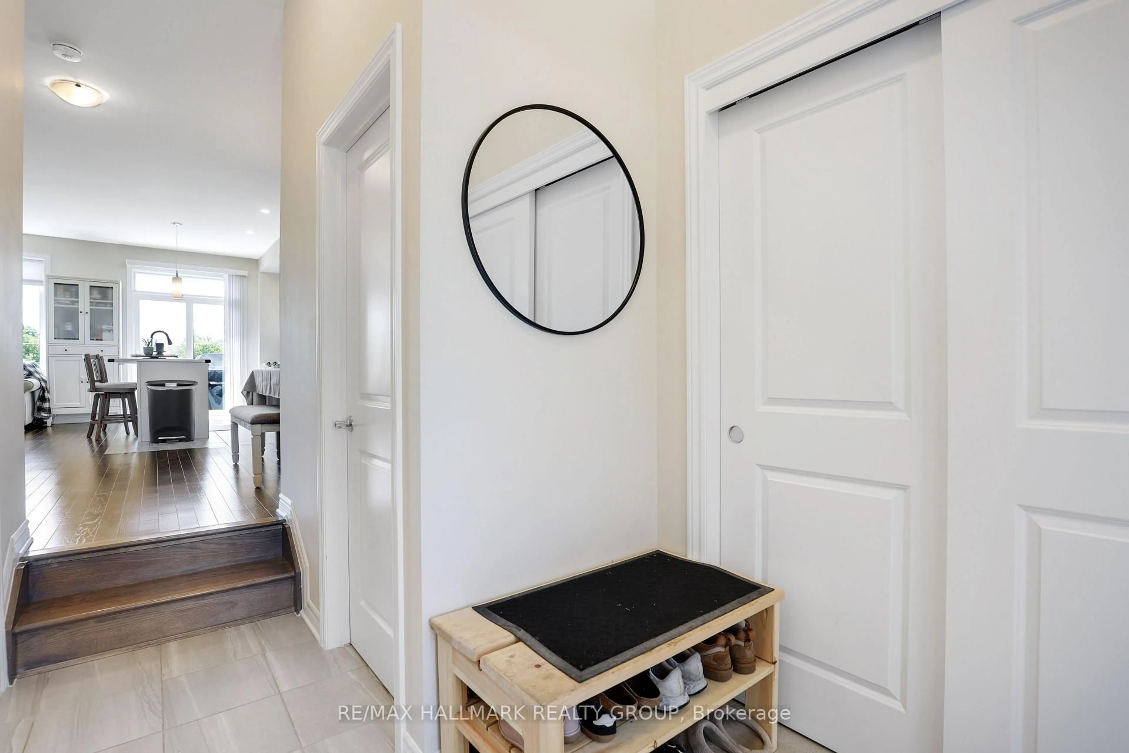 Indoor entryway for 545 Enclave Lane, Clarence-Rockland Ontario K4K 0M8
