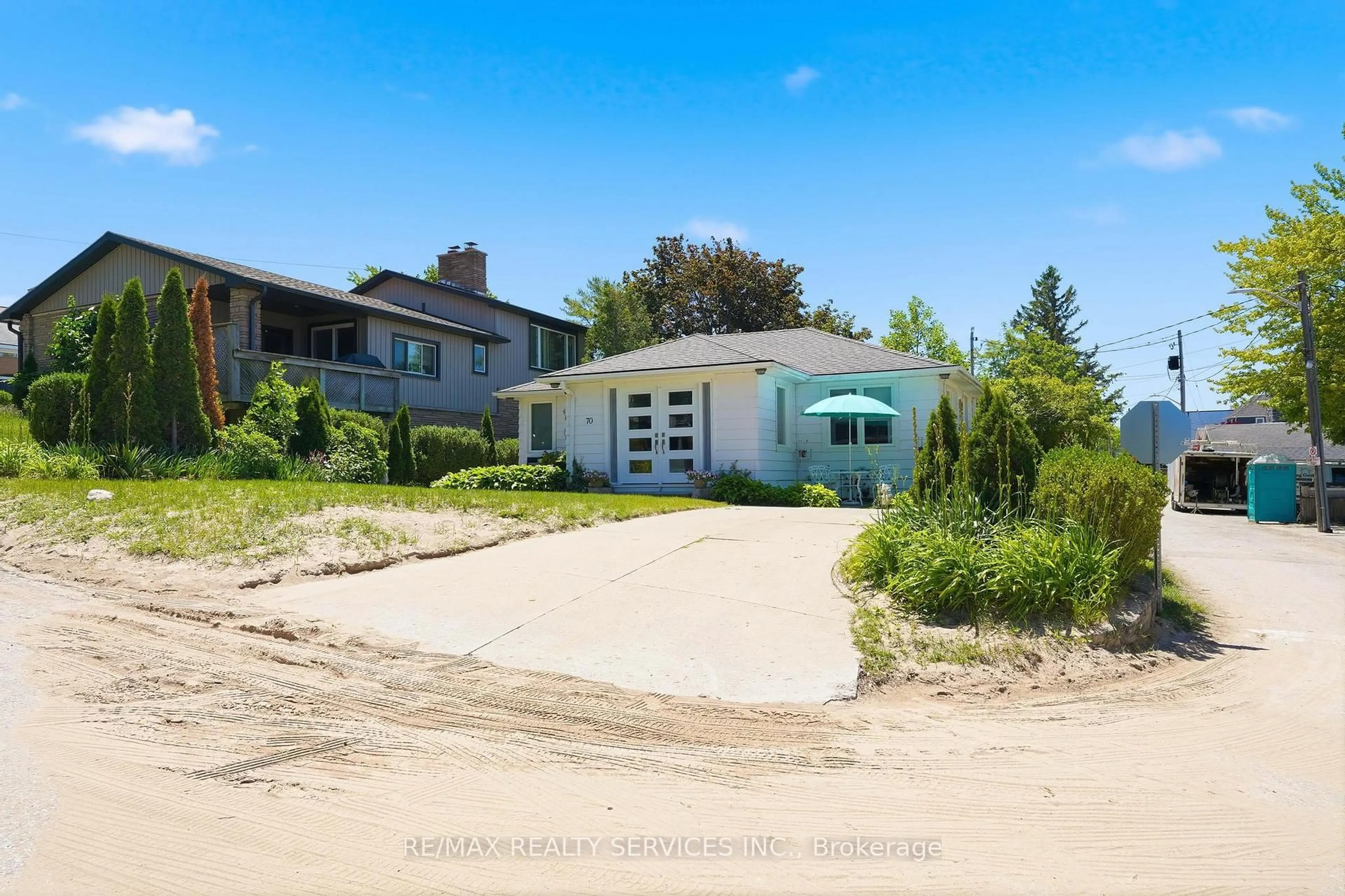 A pic from outside/outdoor area/front of a property/back of a property/a pic from drone, street for 70 Oak St, Lambton Shores Ontario N0M 1T0