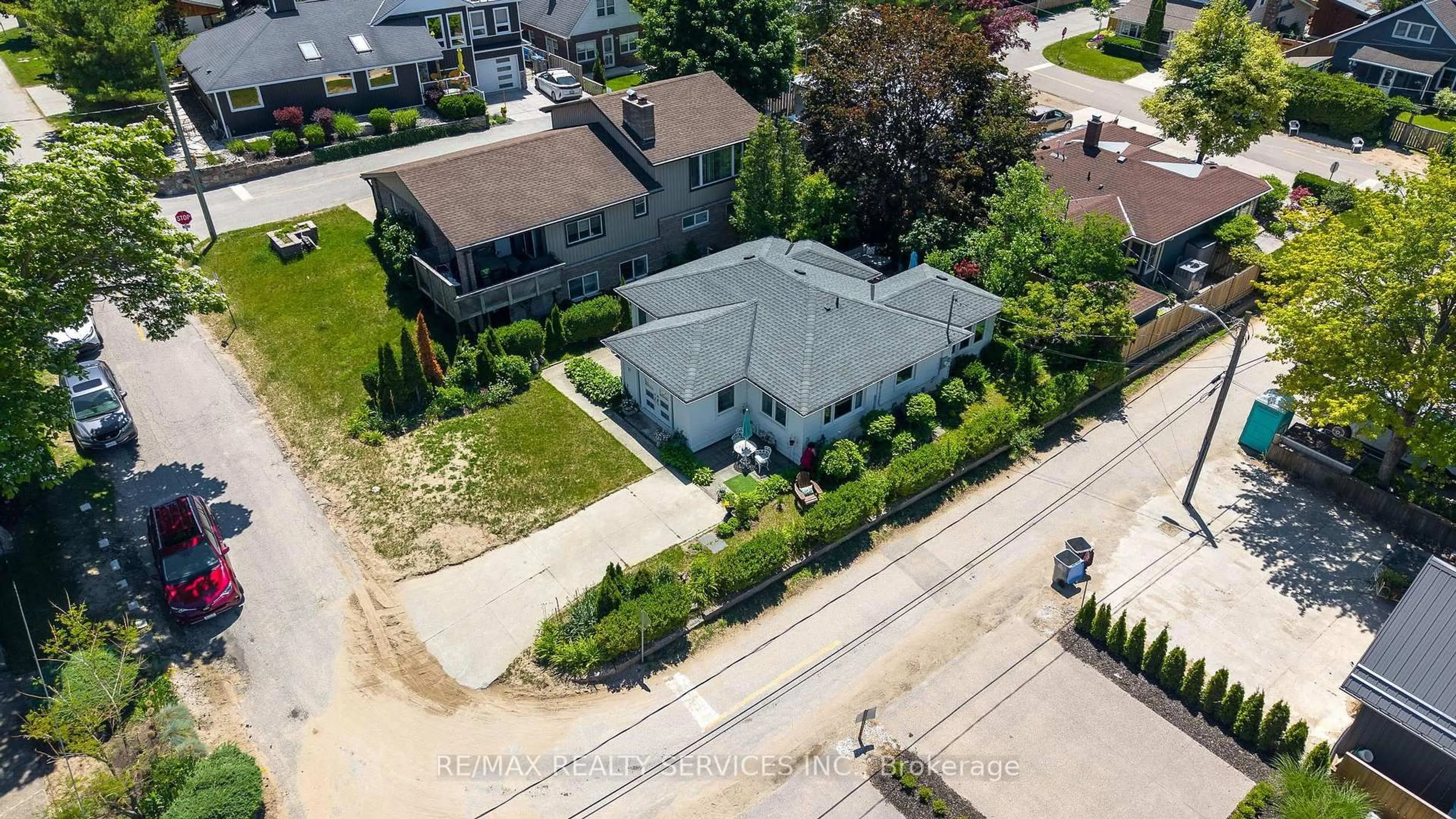 A pic from outside/outdoor area/front of a property/back of a property/a pic from drone, street for 70 Oak St, Lambton Shores Ontario N0M 1T0