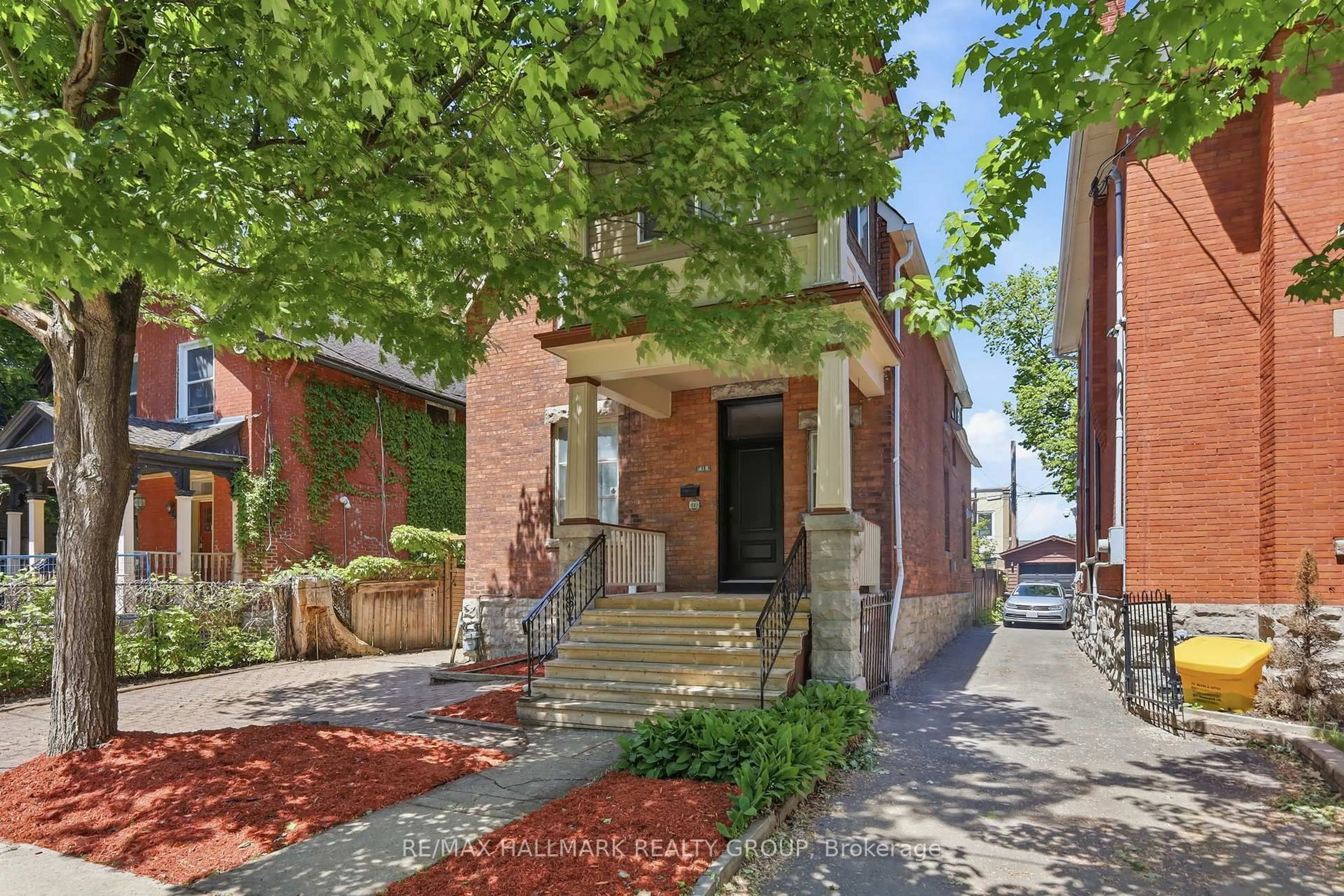 Home with brick exterior material, street for 419 BESSERER St, Ottawa Ontario K1N 6B9