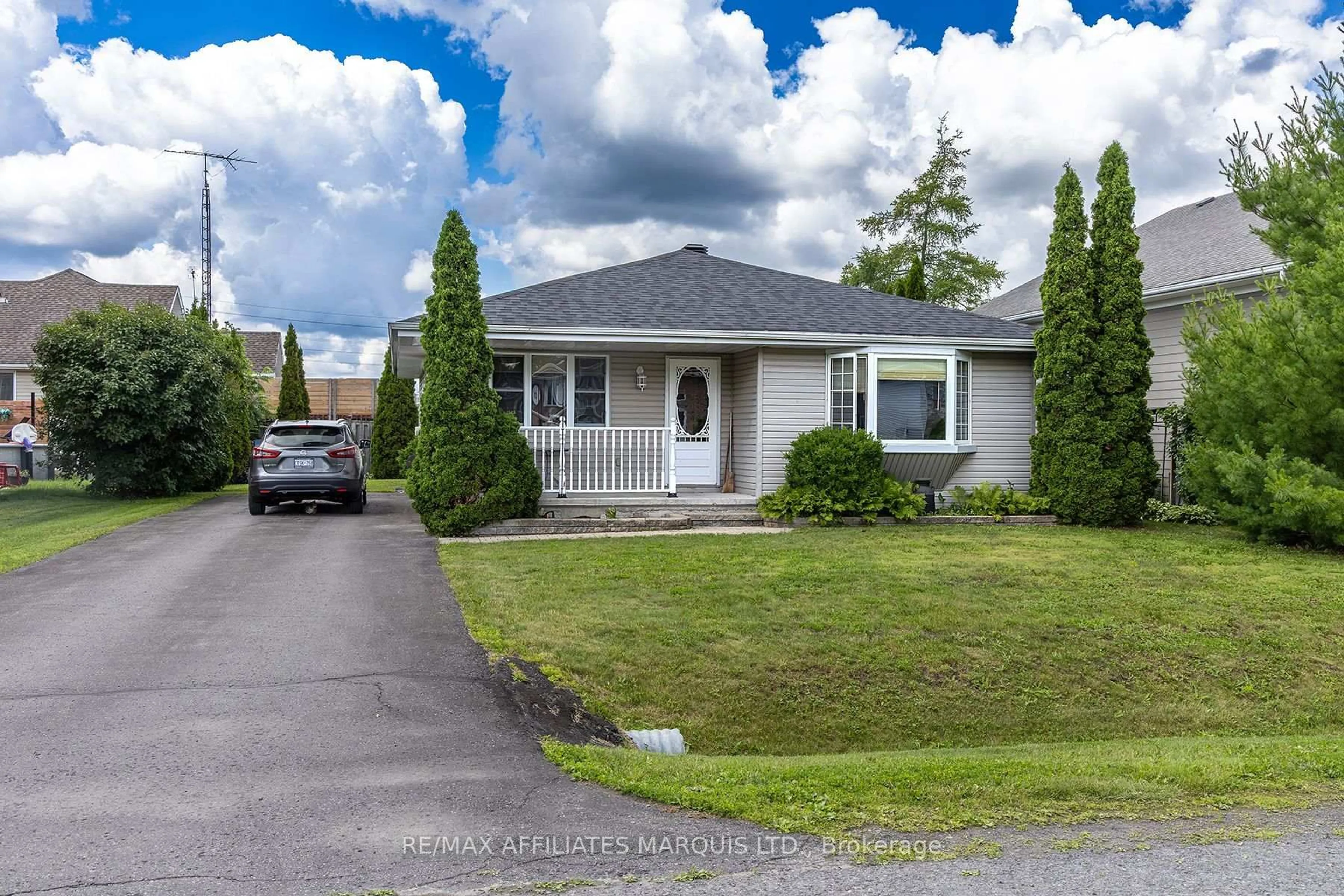 Home with vinyl exterior material, street for 59 Rowan Dr, South Dundas Ontario K0C 1X0