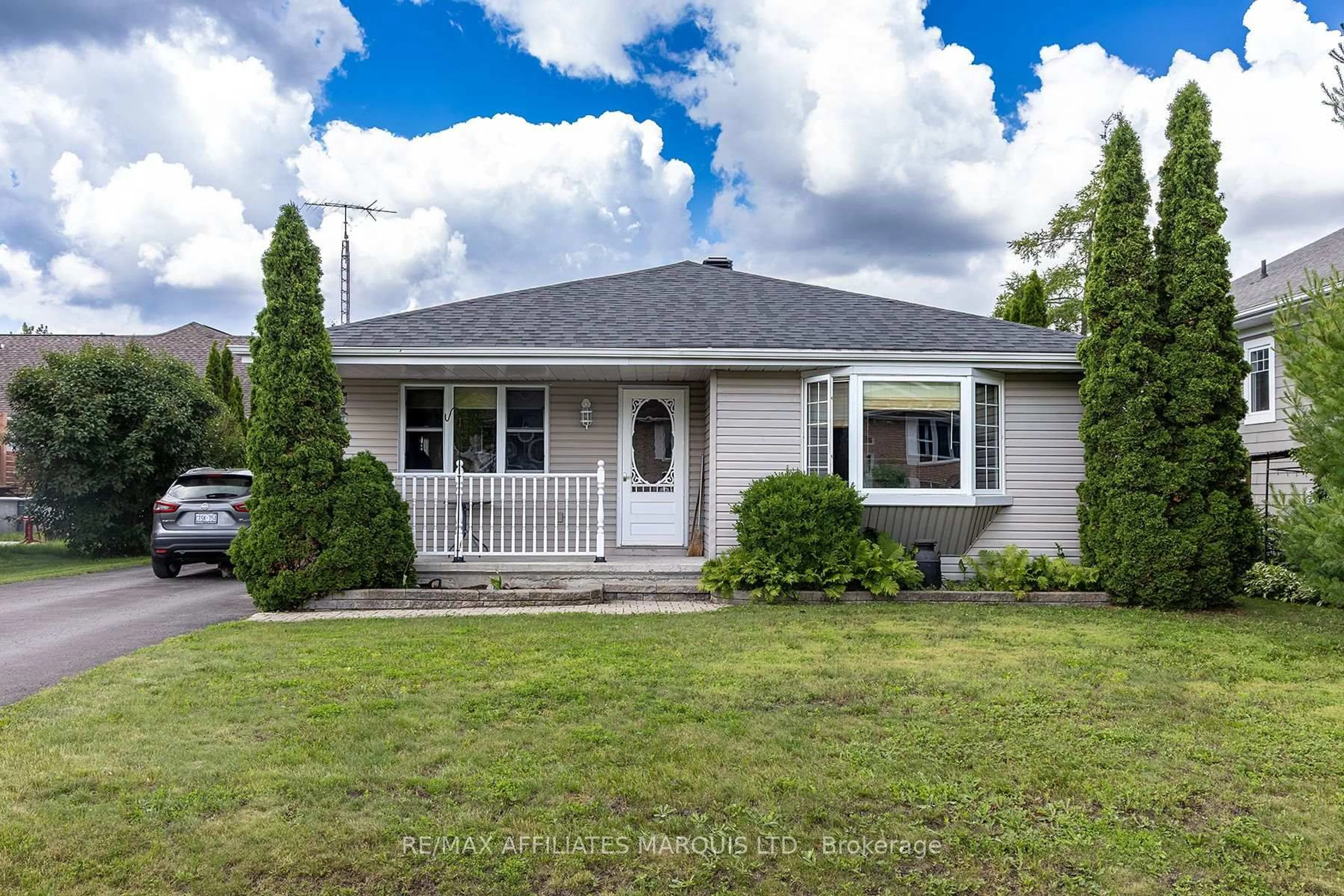 Home with vinyl exterior material, street for 59 Rowan Dr, South Dundas Ontario K0C 1X0