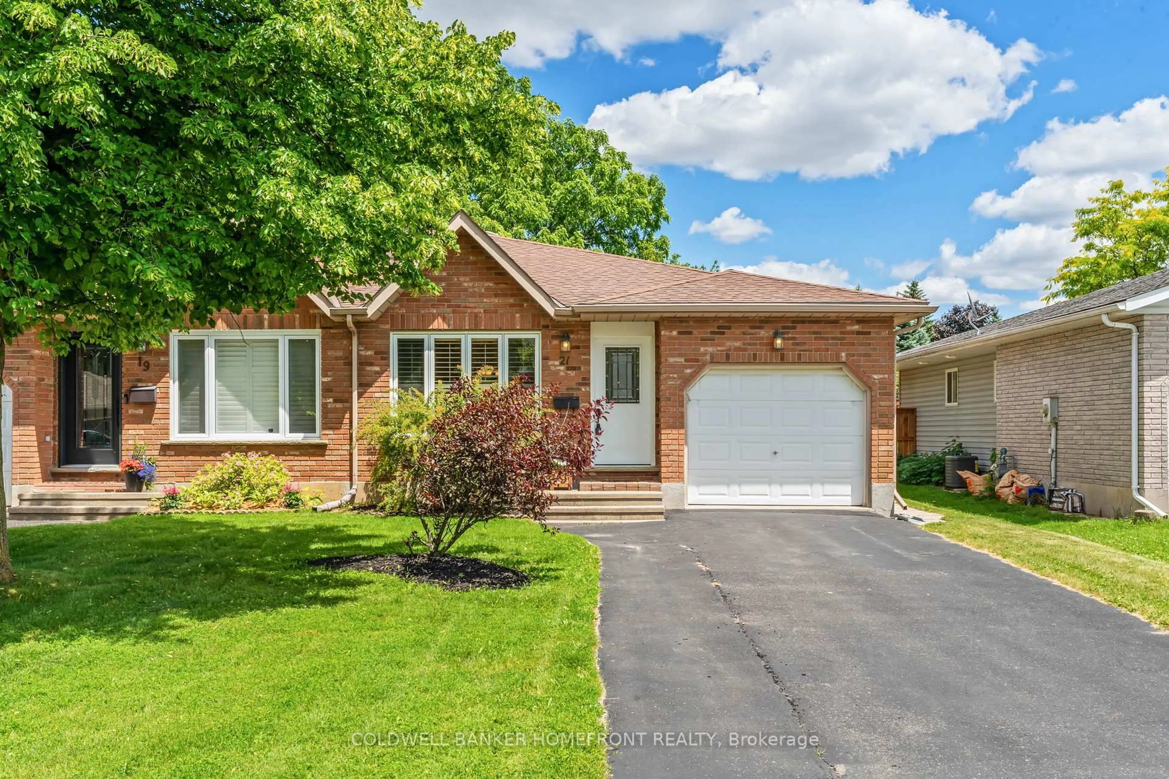 Home with brick exterior material, street for 21 Court Dr, Brant Ontario N3L 4B8