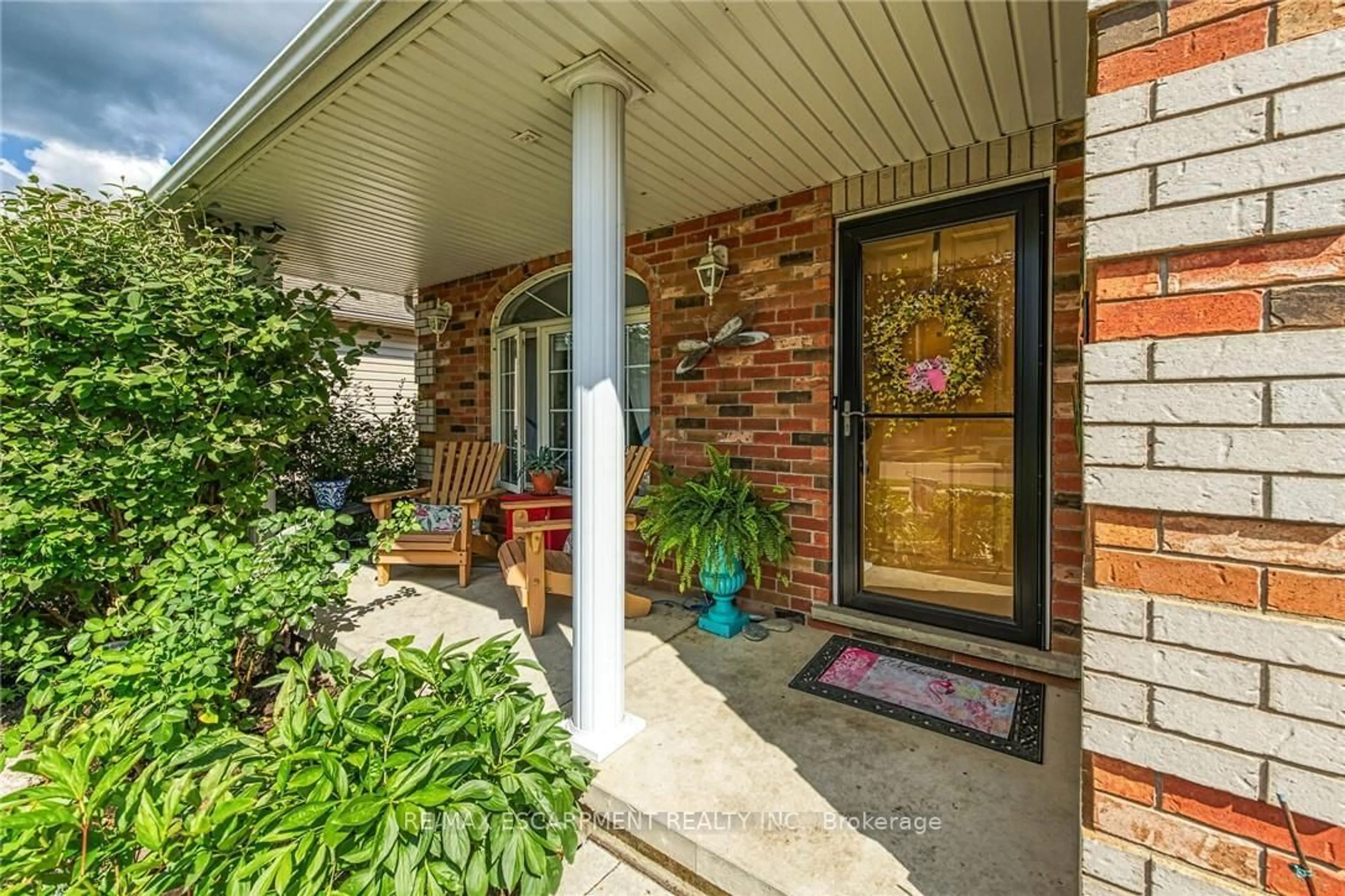 Indoor entryway for 64 Caledonia Ave, Haldimand Ontario N3W 2M9