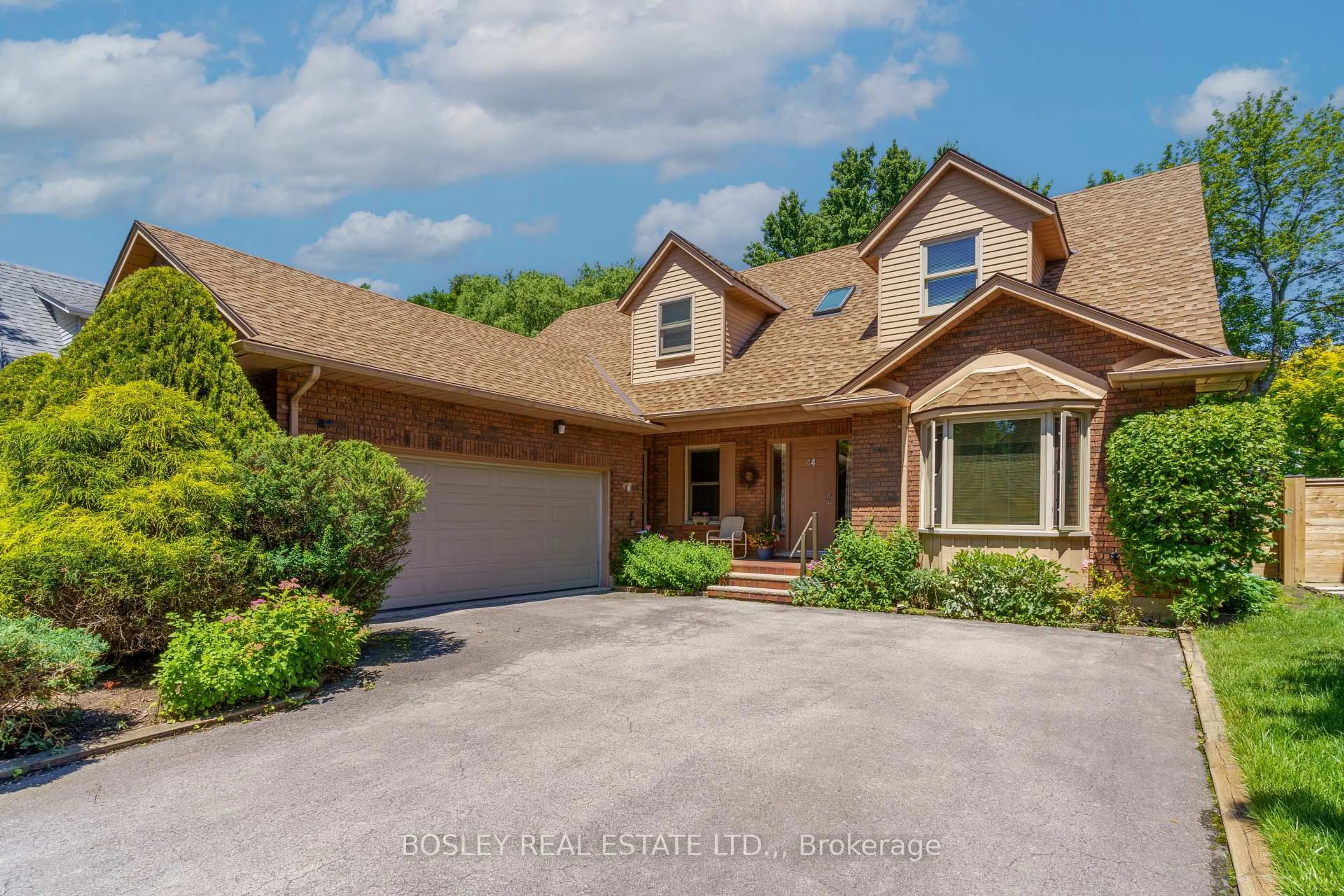 Home with brick exterior material, street for 44 The Prom, Niagara-on-the-Lake Ontario L0S 1J0