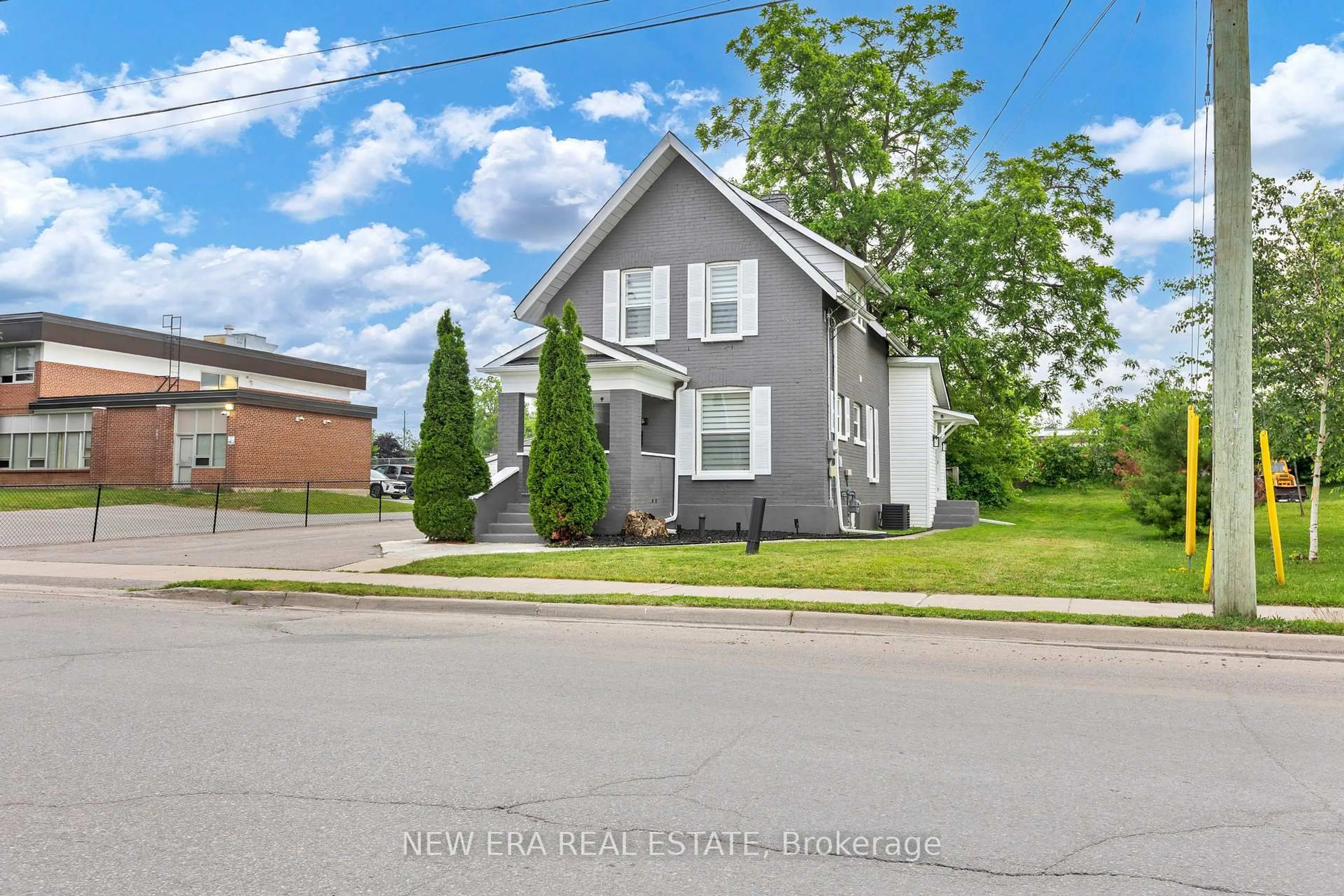 A pic from outside/outdoor area/front of a property/back of a property/a pic from drone, street for 11 Albert St, Kawartha Lakes Ontario K9V 4J3
