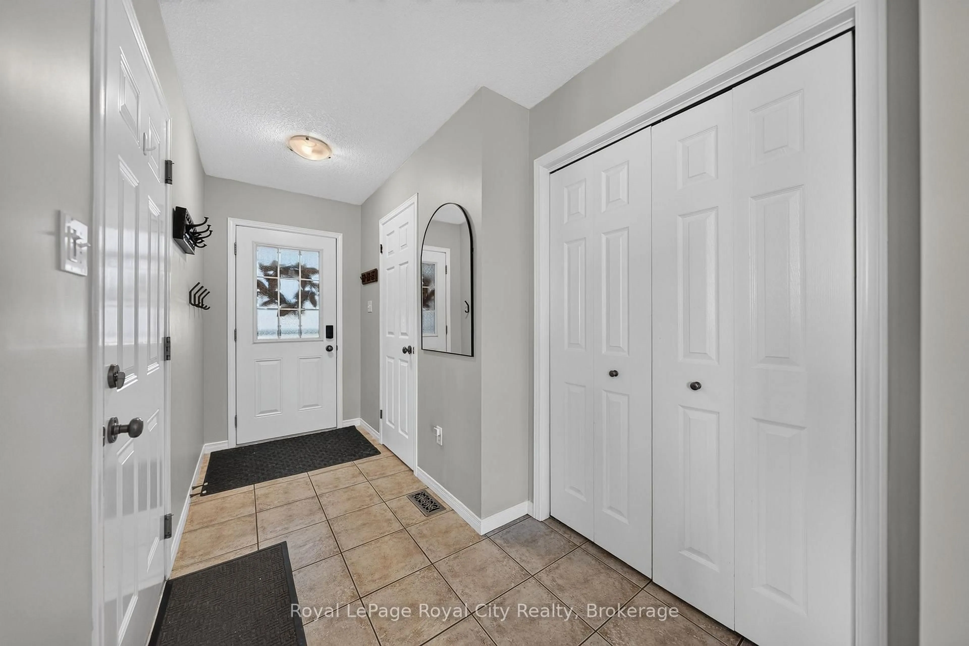 Indoor entryway for 218 Severn Dr, Guelph Ontario N1E 0C7