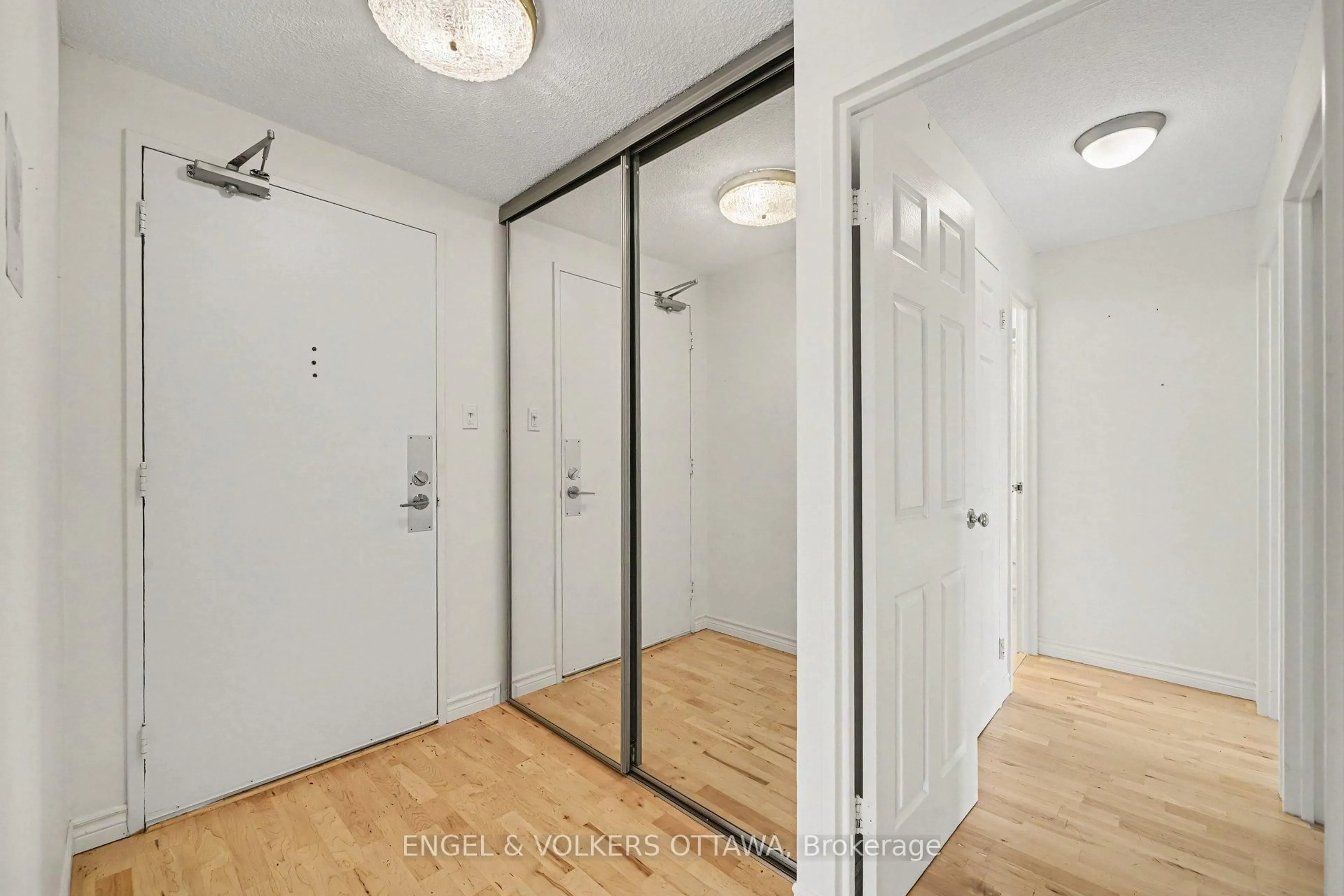 Indoor entryway for 1171 Ambleside Dr #1206, Ottawa Ontario K2B 8E1