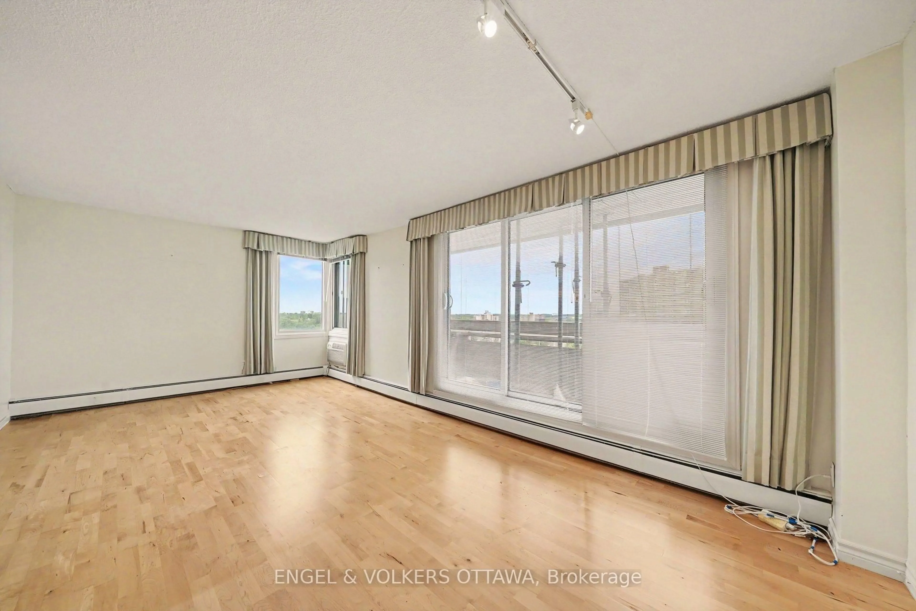 A pic of a room for 1171 Ambleside Dr #1206, Ottawa Ontario K2B 8E1
