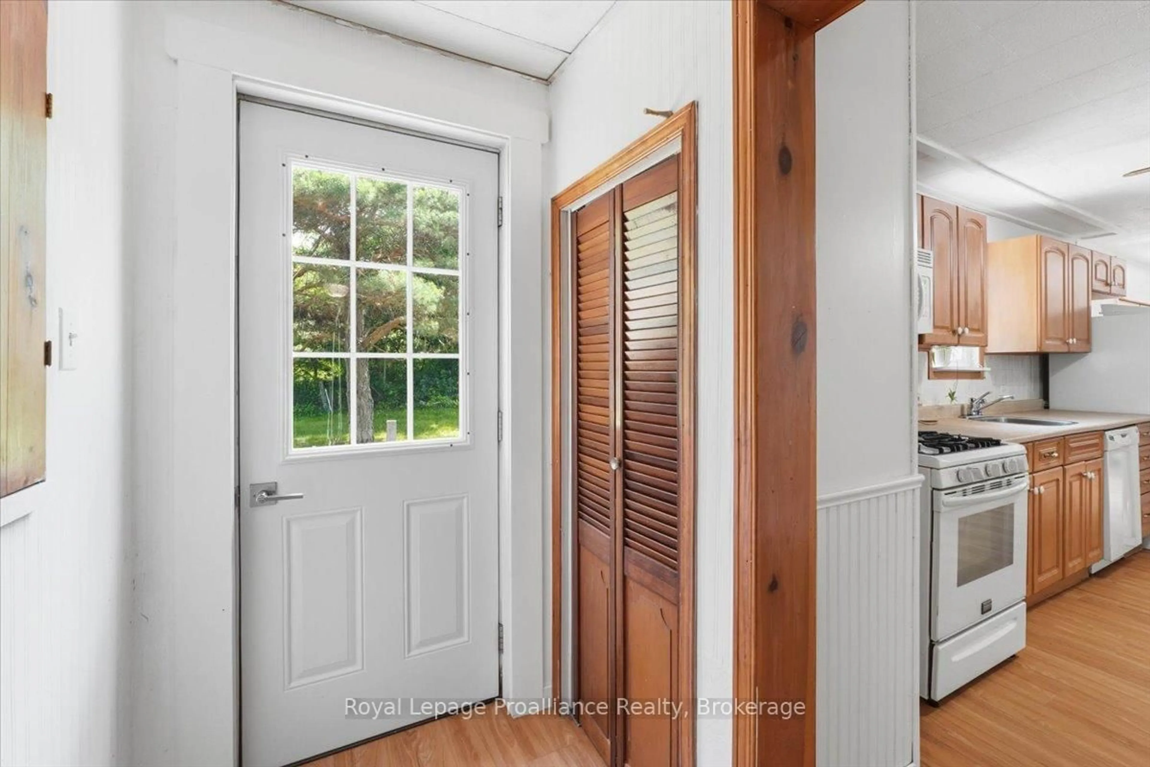 Indoor entryway for 405 Elzevir Rd, Kaladar Ontario K0H 1P0