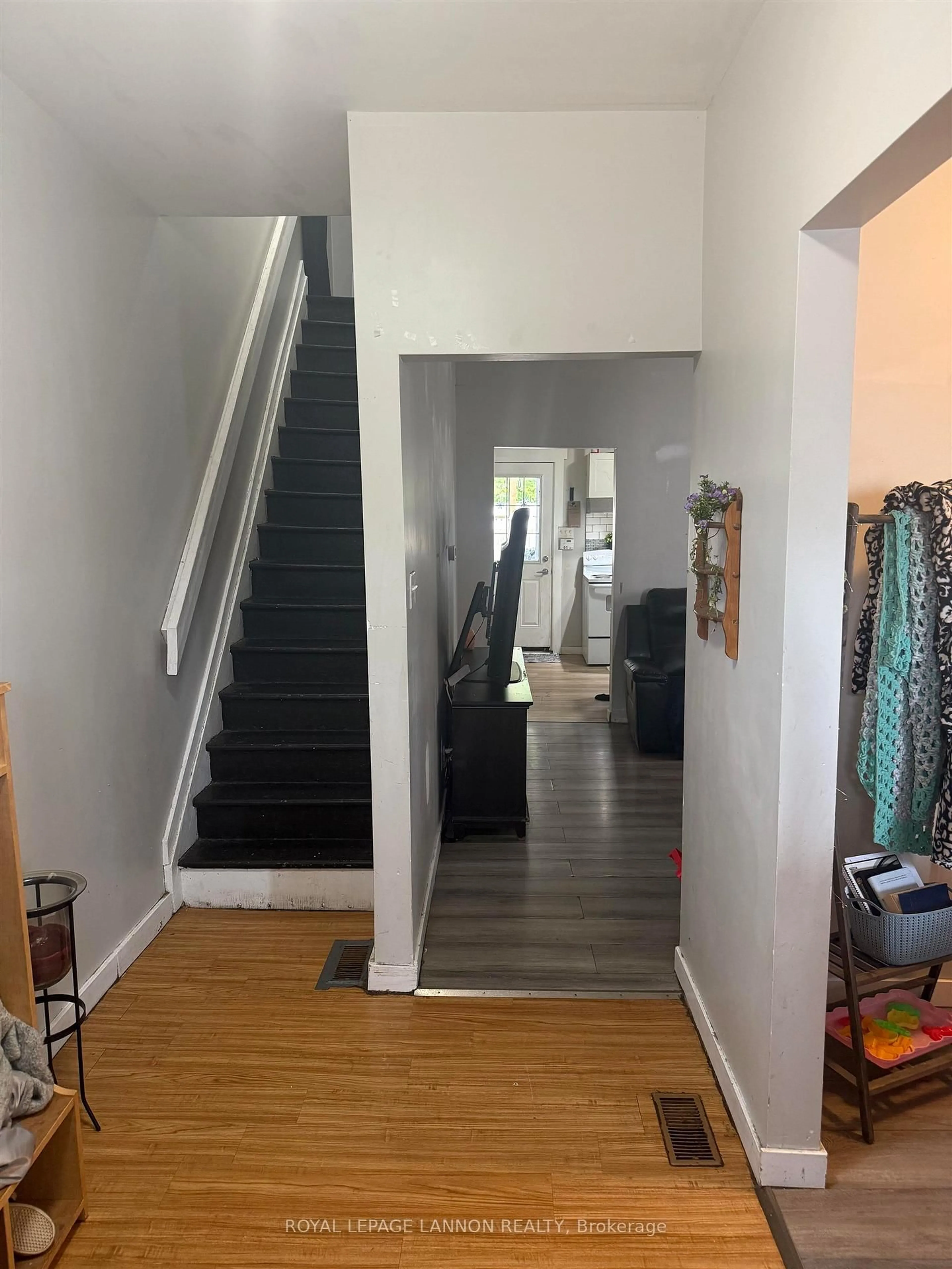 Unknown for 336 May Street North, Thunder Bay Ontario P7C 3R2