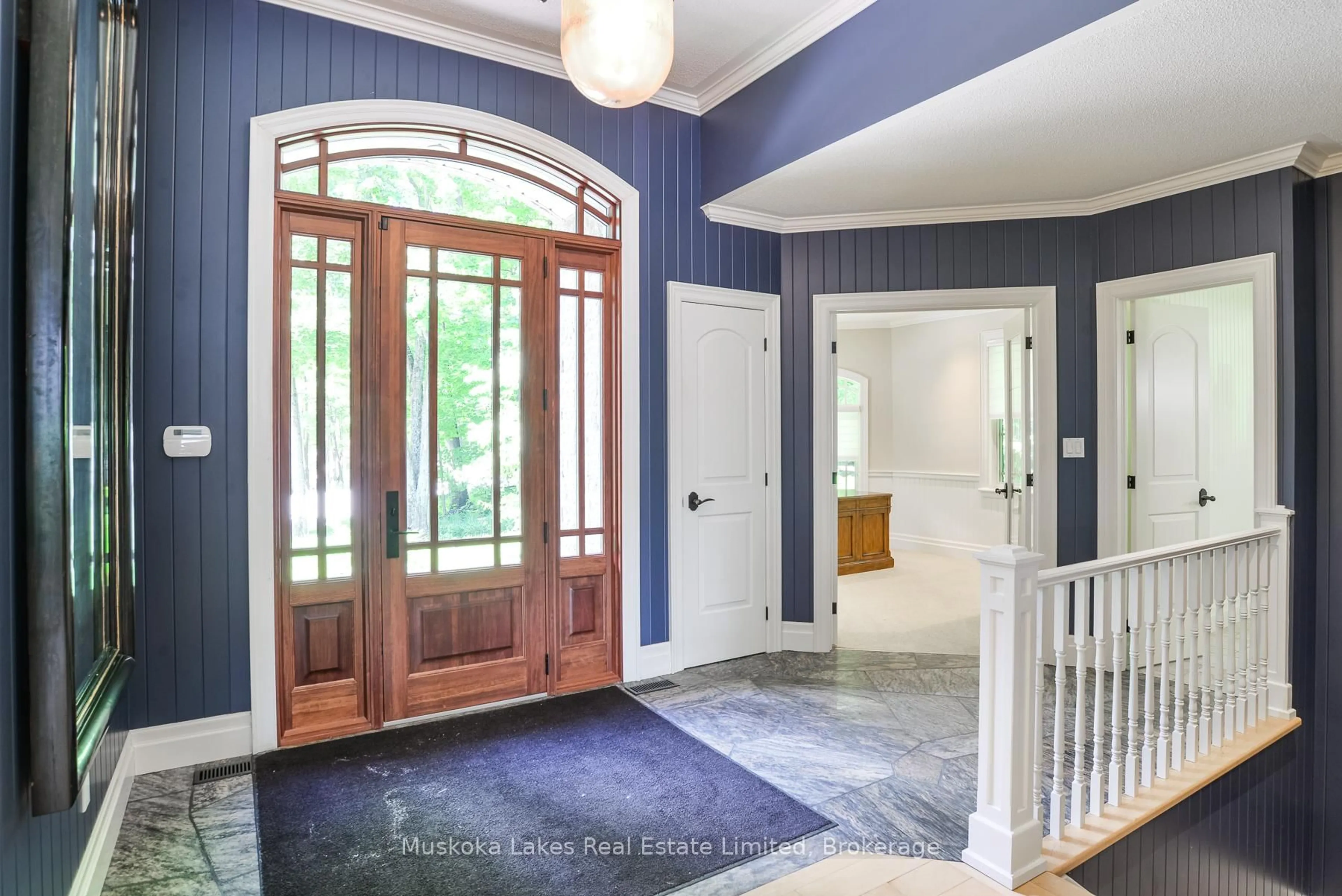 Indoor entryway for 44 Estate Dr, Muskoka Lakes Ontario P0B 1J0