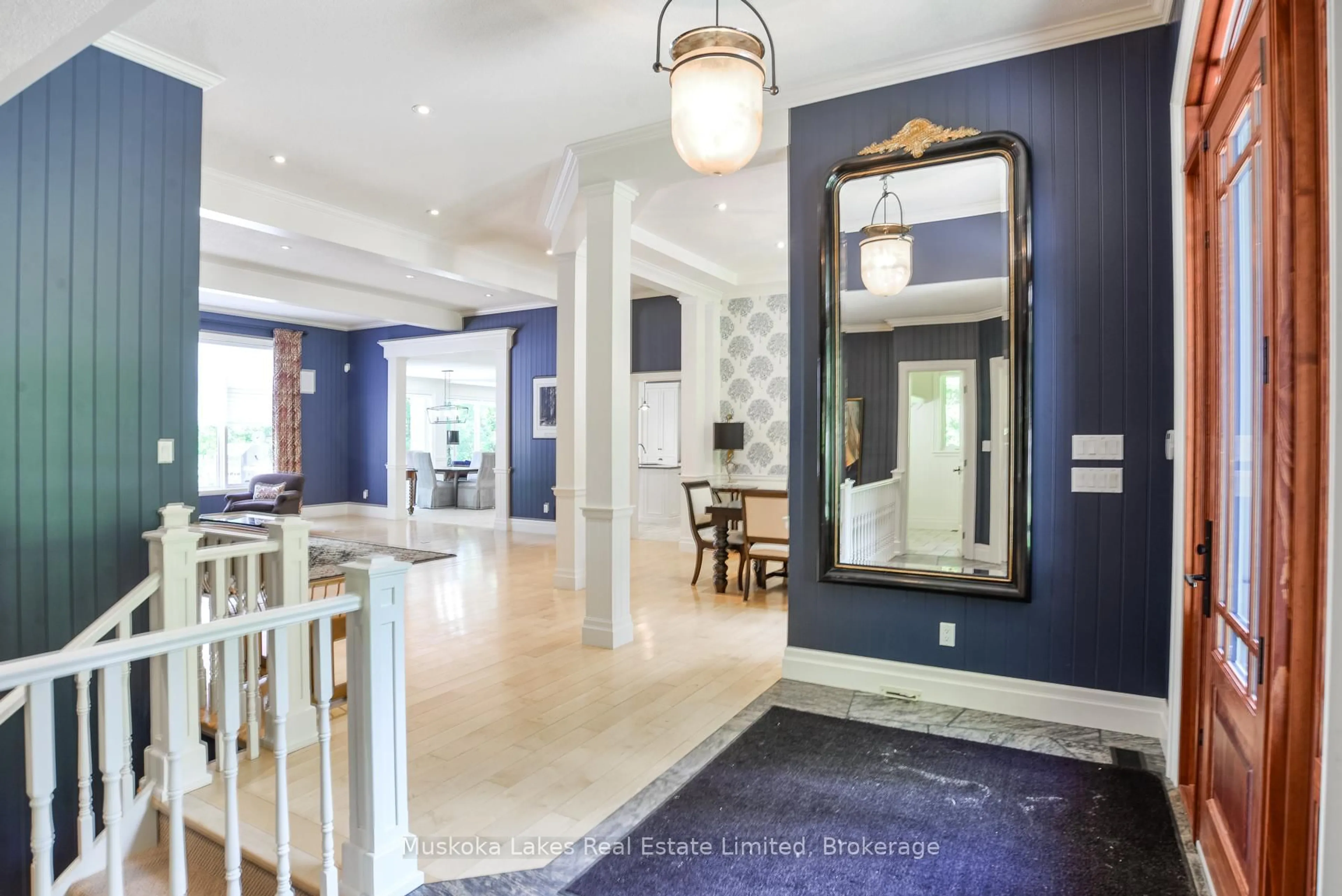 Indoor foyer for 44 Estate Dr, Muskoka Lakes Ontario P0B 1J0