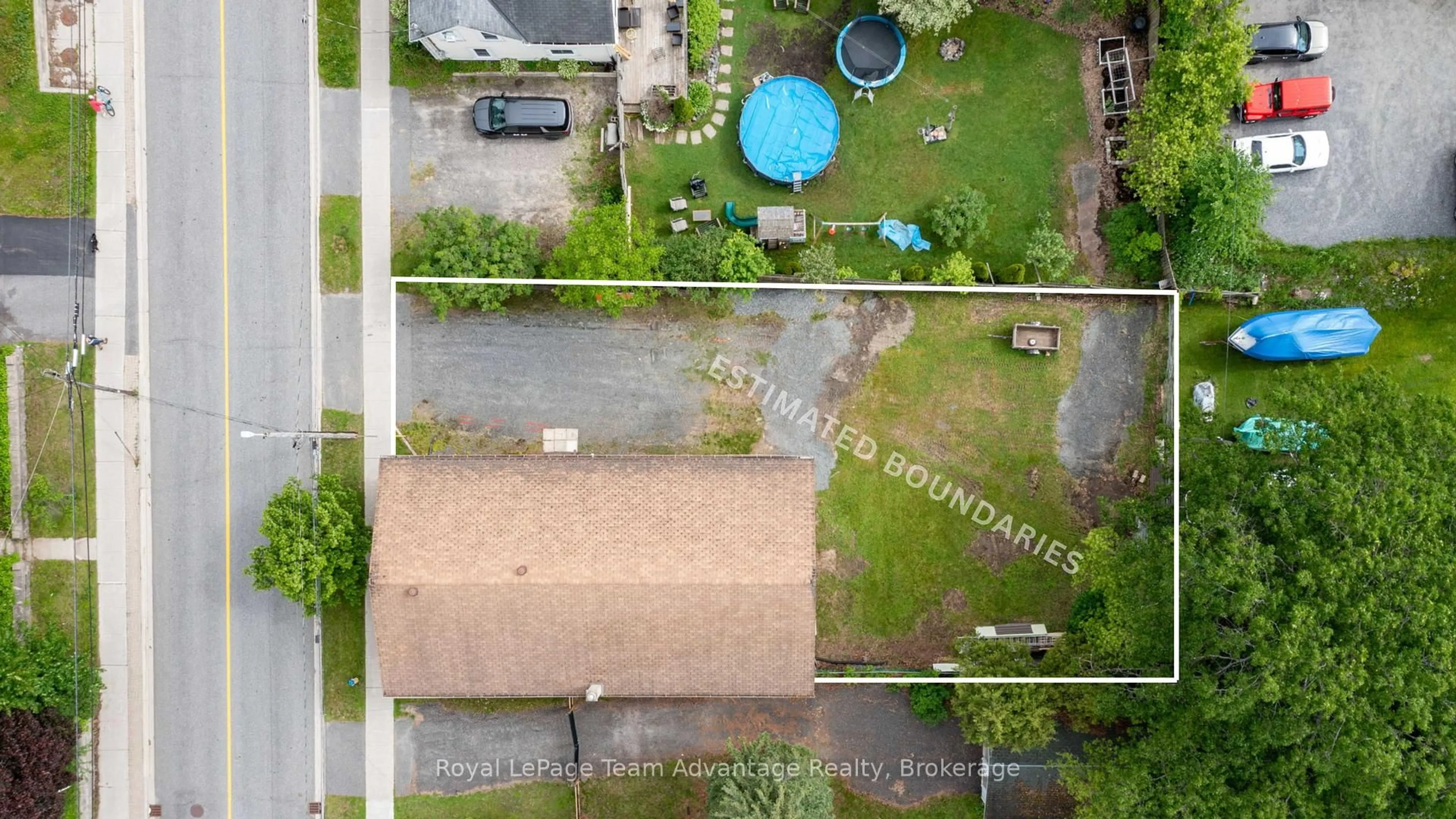 A pic from outside/outdoor area/front of a property/back of a property/a pic from drone, street for 98 Gibson St, Parry Sound Ontario P2A 1X5