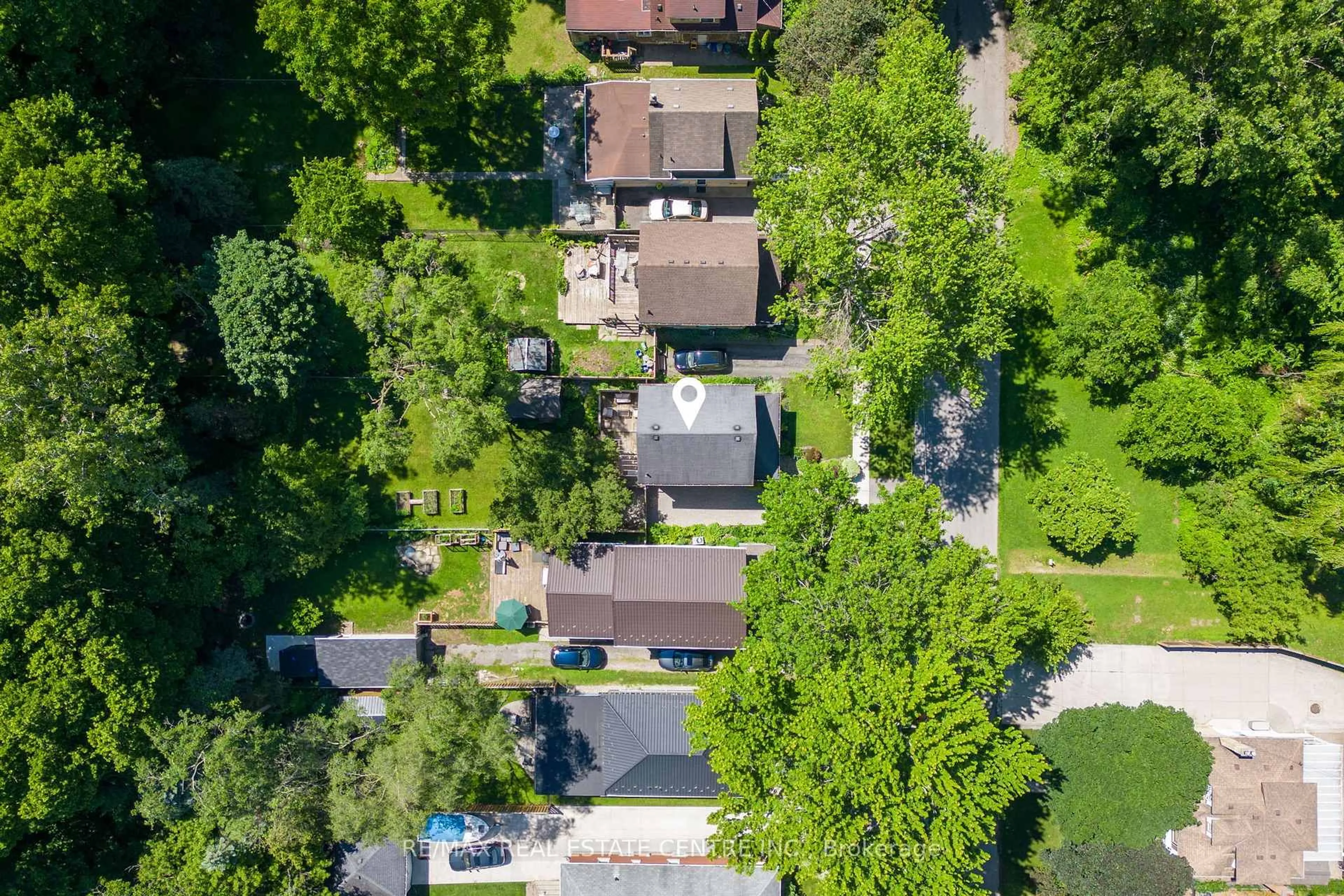 A pic from outside/outdoor area/front of a property/back of a property/a pic from drone, street for 18 McAlpine Ave, London South Ontario N6J 2T4