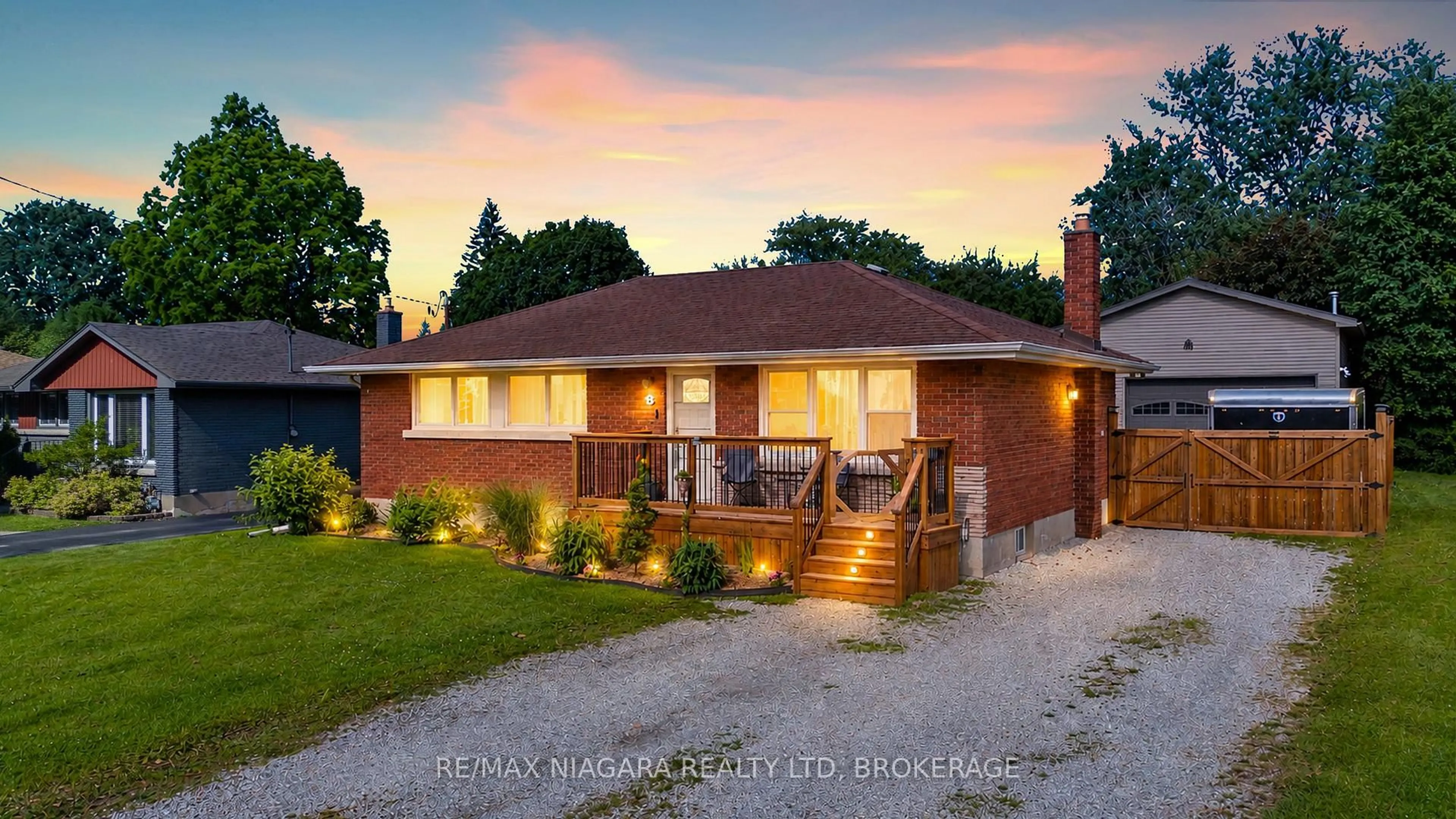 Home with brick exterior material, street for 550 Lloyd Ave, Welland Ontario L3C 2Z6