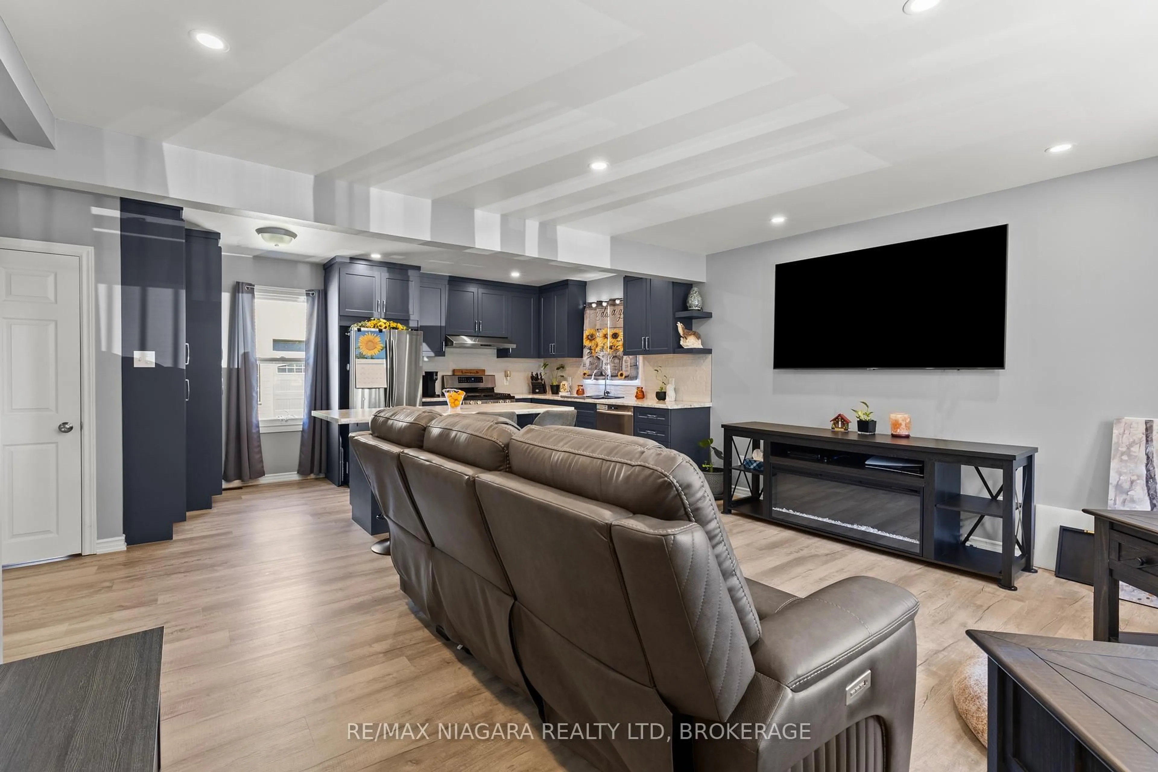Open concept kitchen, unknown for 550 Lloyd Ave, Welland Ontario L3C 2Z6