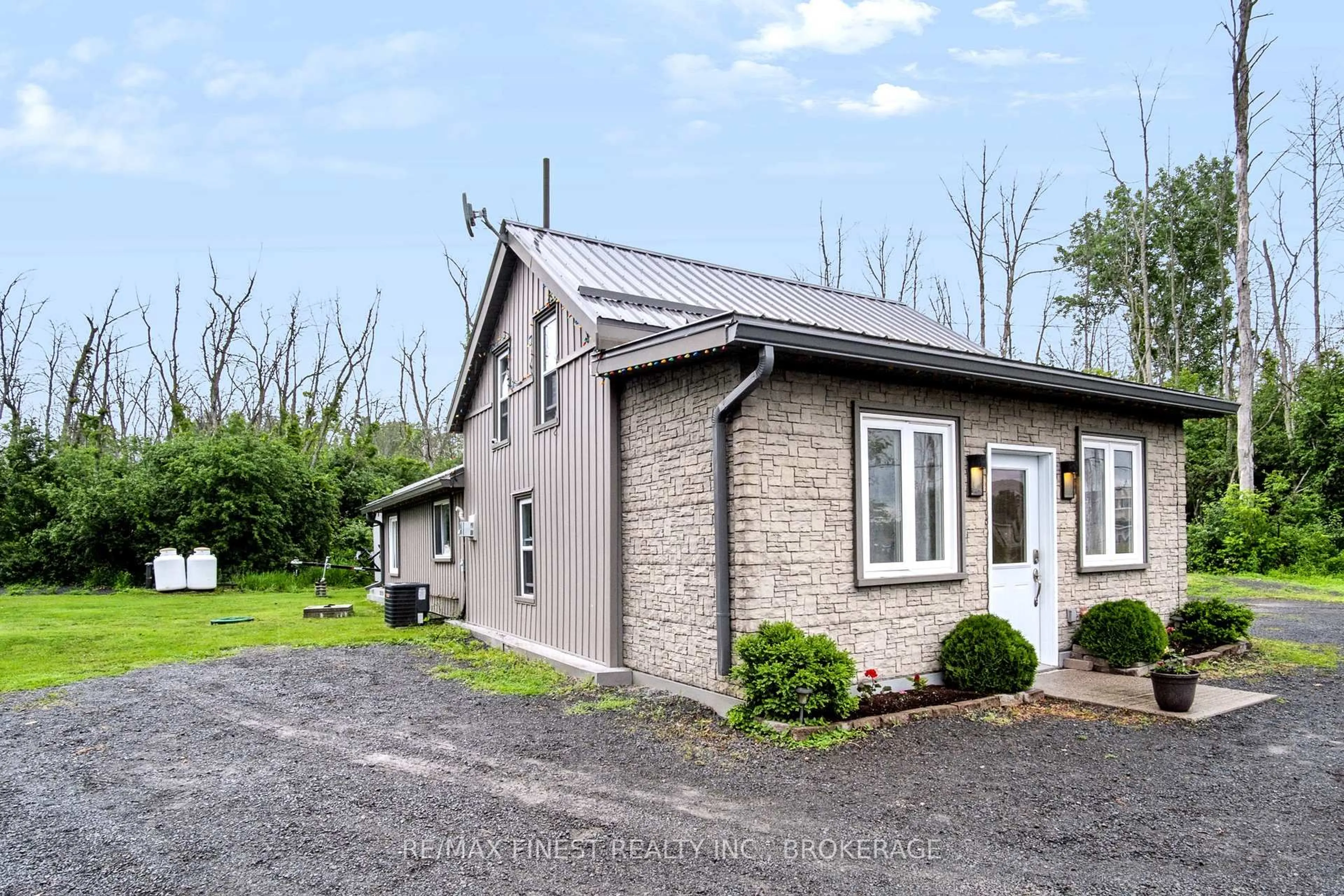 Unknown for 8297 County Road 2, Napanee Ontario K7R 3K6