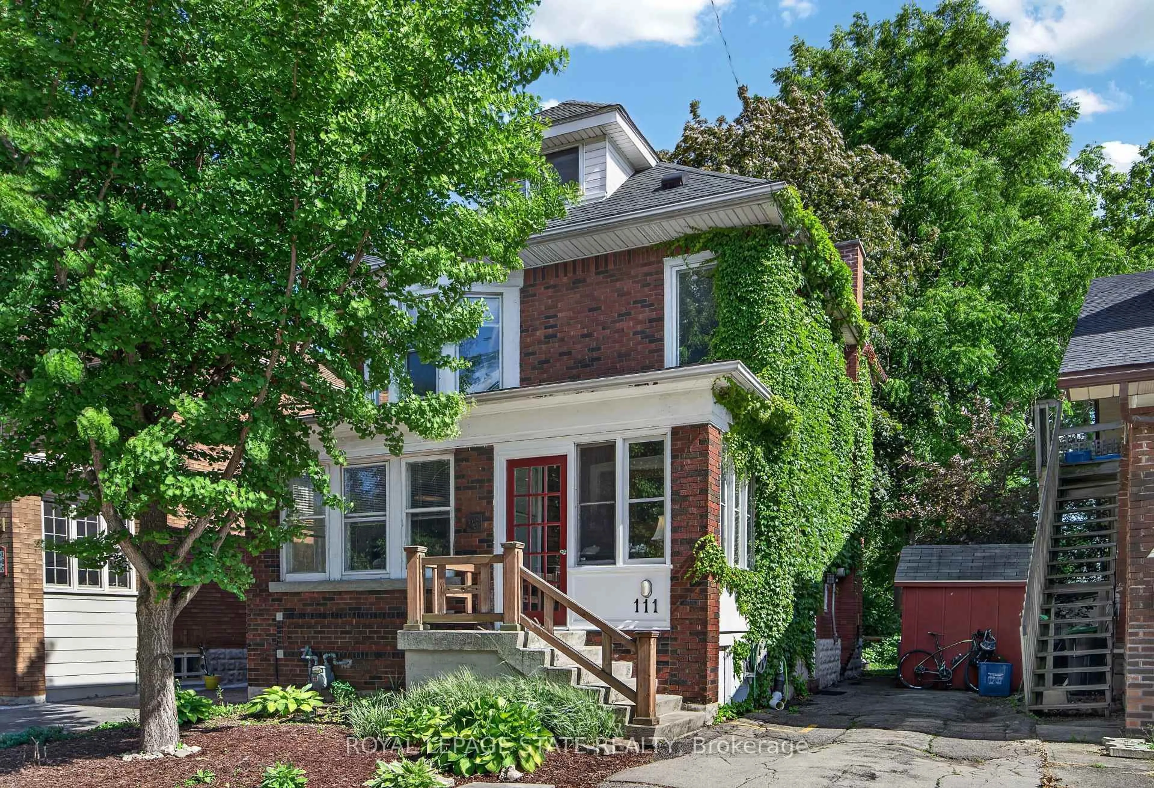 Home with brick exterior material, street for 111 South Oval, Hamilton Ontario L8S 1R2