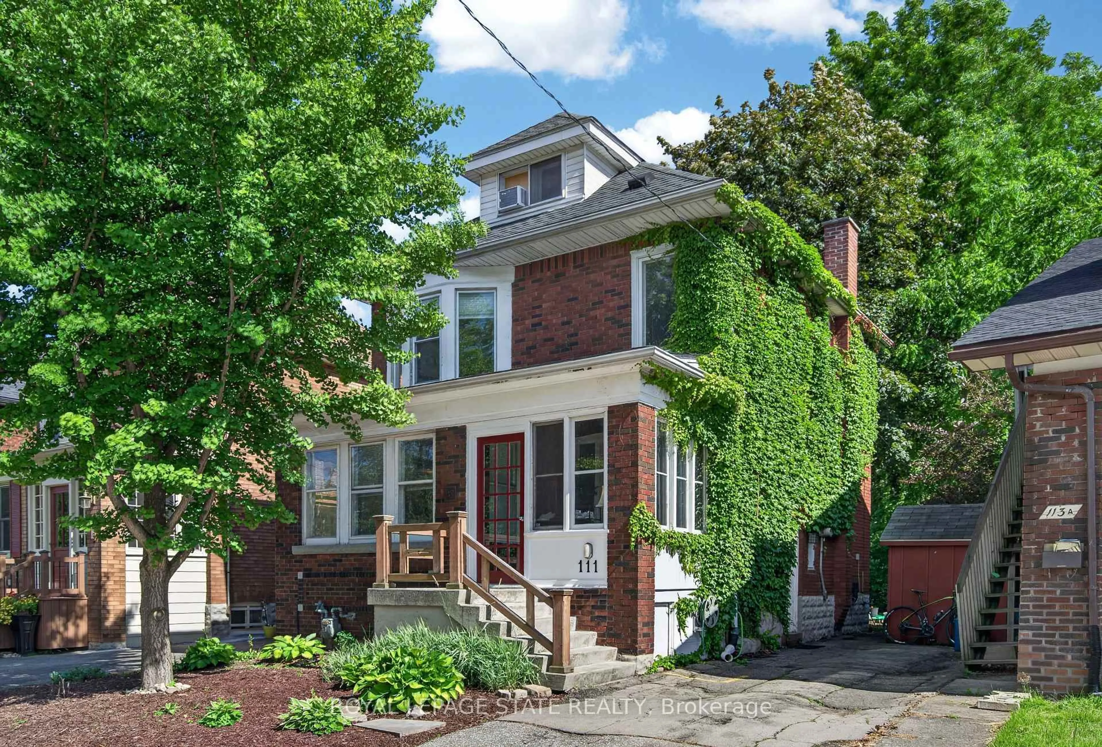 Home with brick exterior material, street for 111 South Oval, Hamilton Ontario L8S 1R2