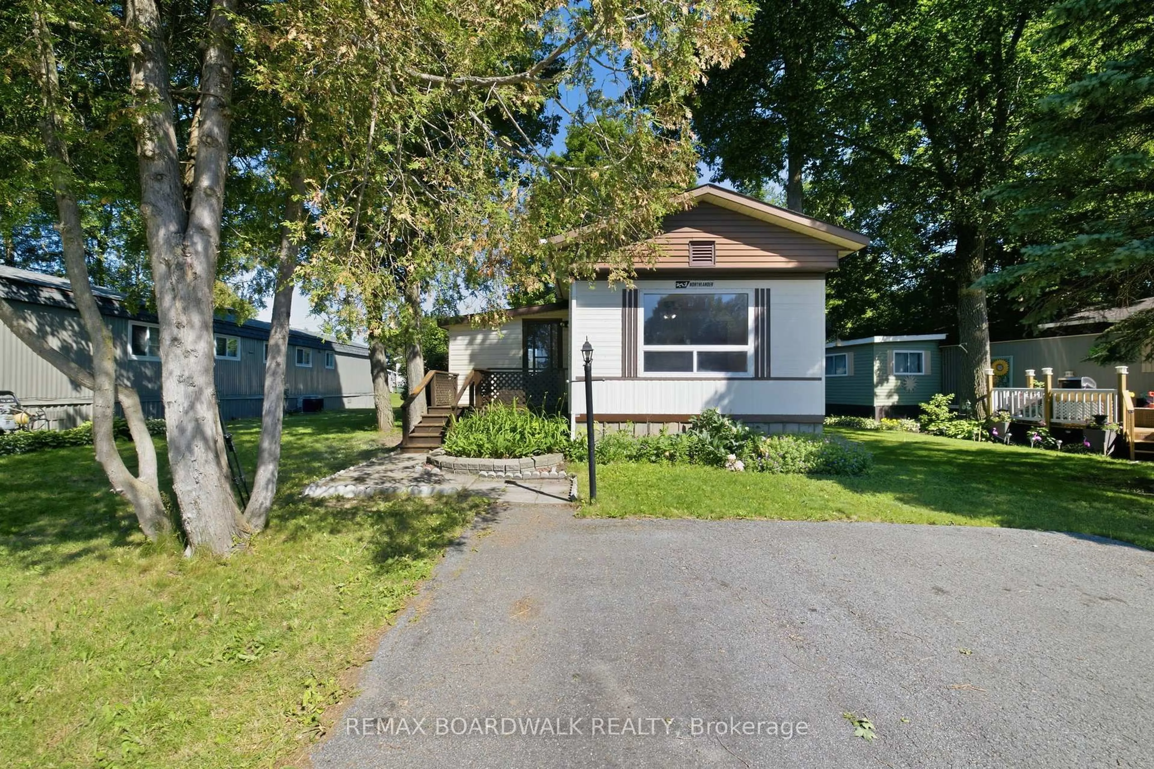 A pic from outside/outdoor area/front of a property/back of a property/a pic from drone, street for 516 Maplegrove Rd, Carleton Place Ontario K7C 4R4