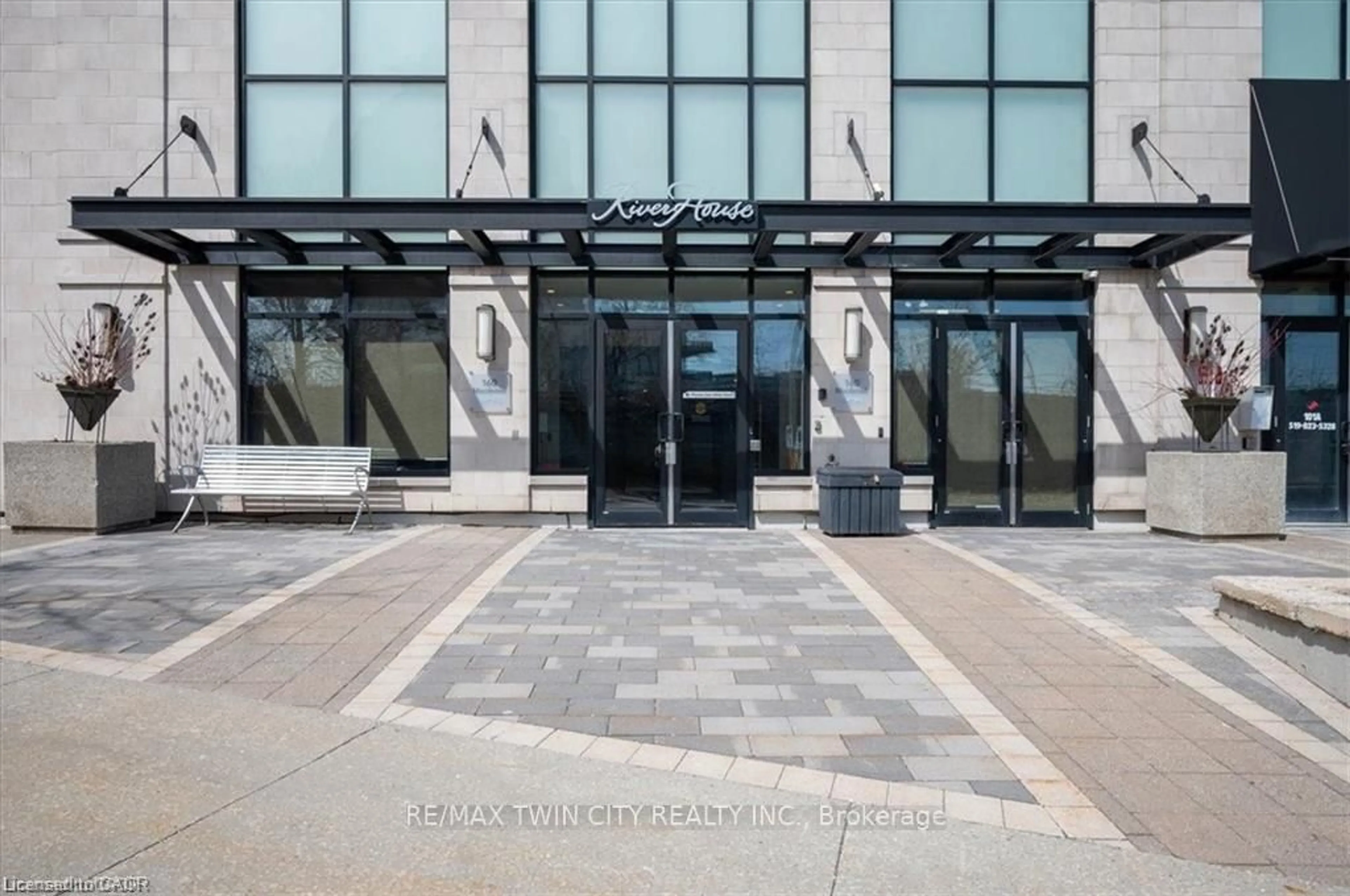 Indoor foyer for 160 Macdonell St #607, Guelph Ontario N1H 0A9