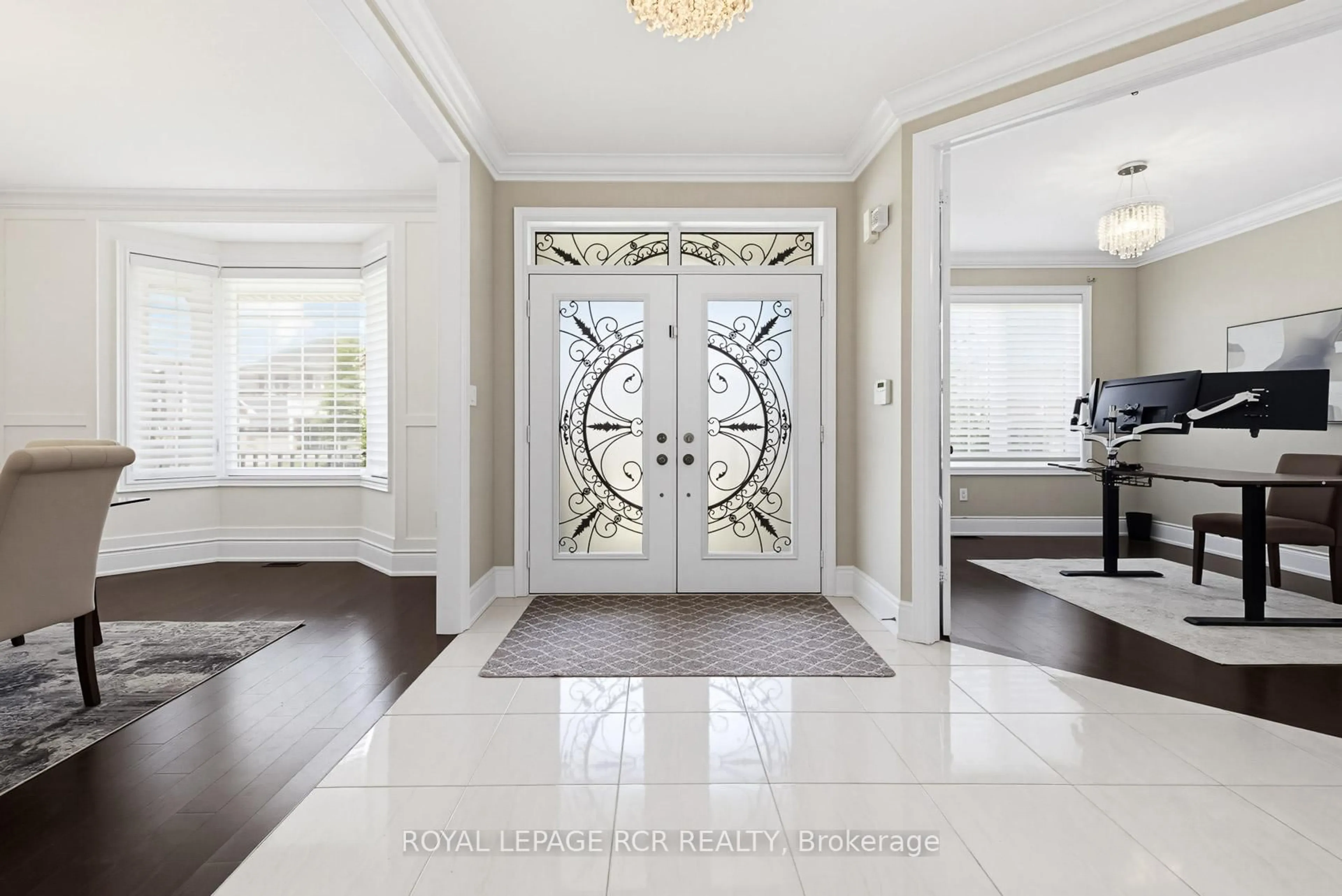 Indoor entryway for 19 Skelton St, Mono Ontario L9W 6W9
