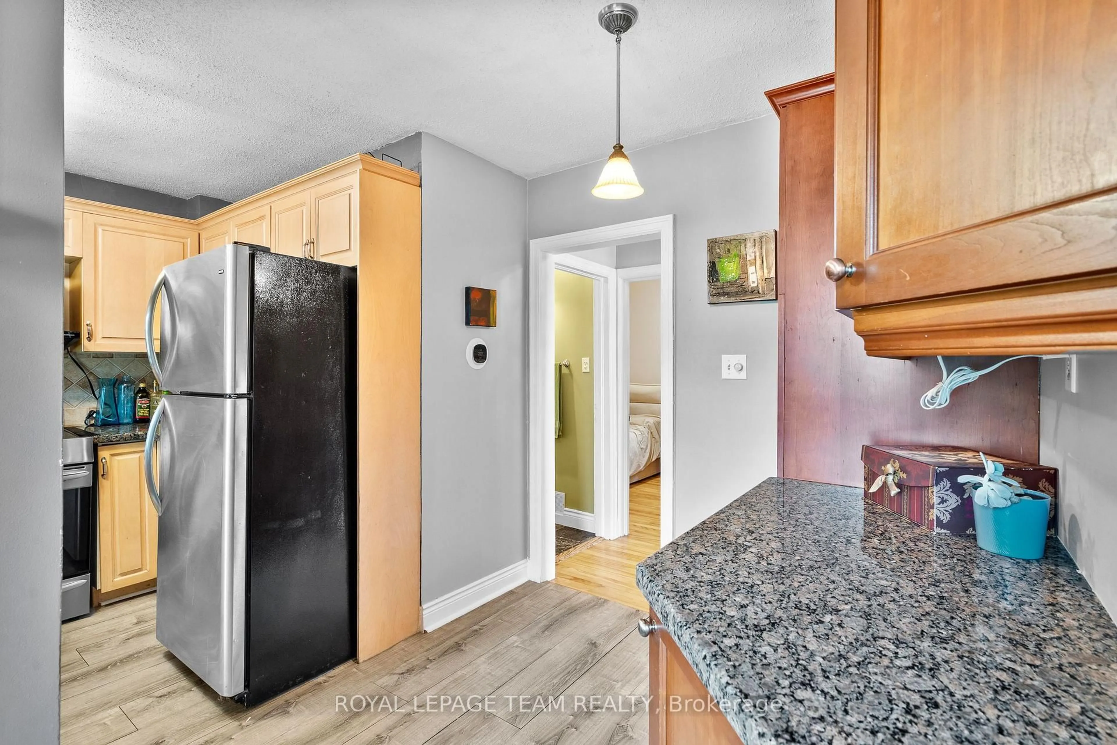 Standard kitchen, unknown for 421 Greenwood Ave, Ottawa Ontario K2A 0X5