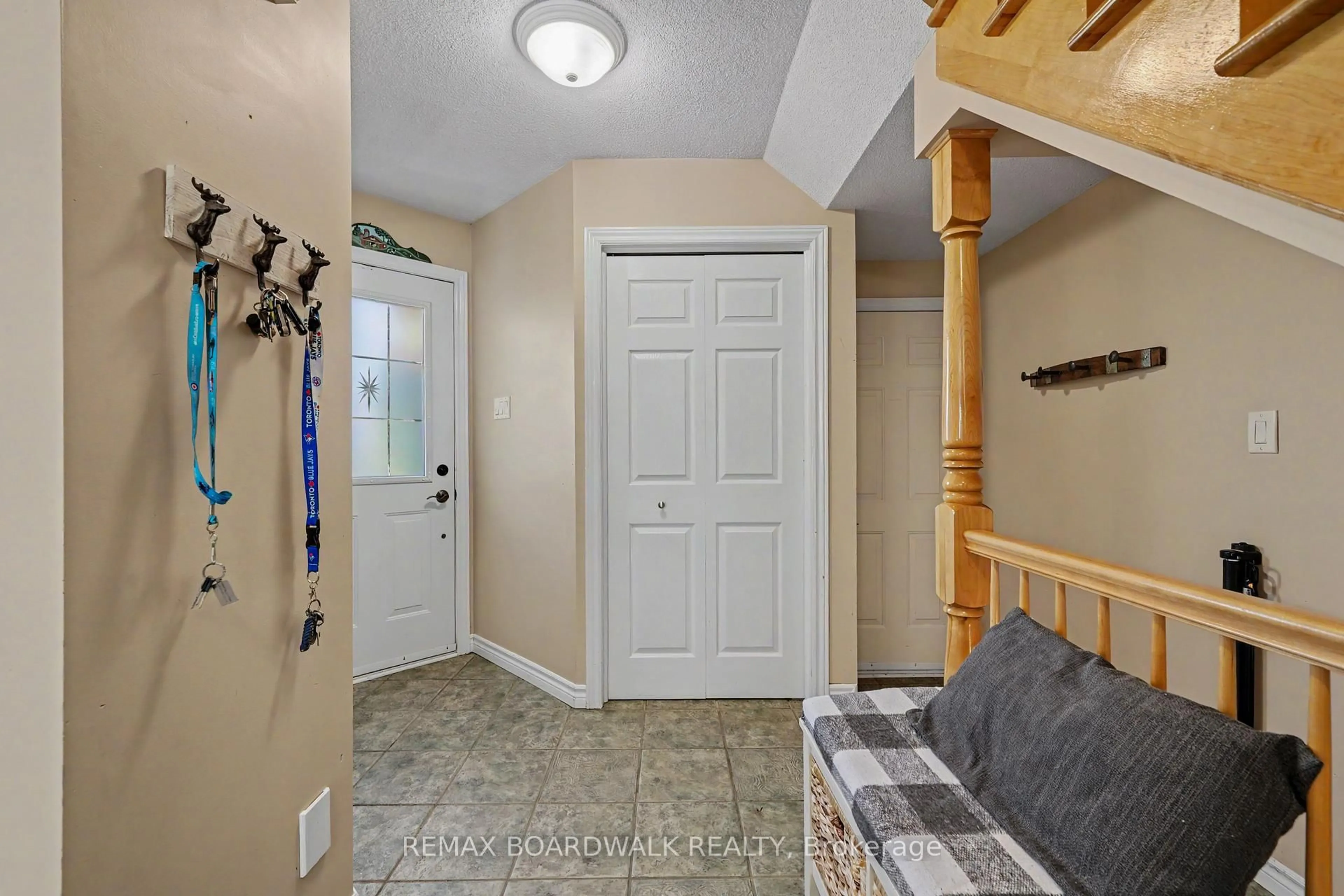 Indoor entryway for 38 Roger Cres, Casselman Ontario K0A 1M0