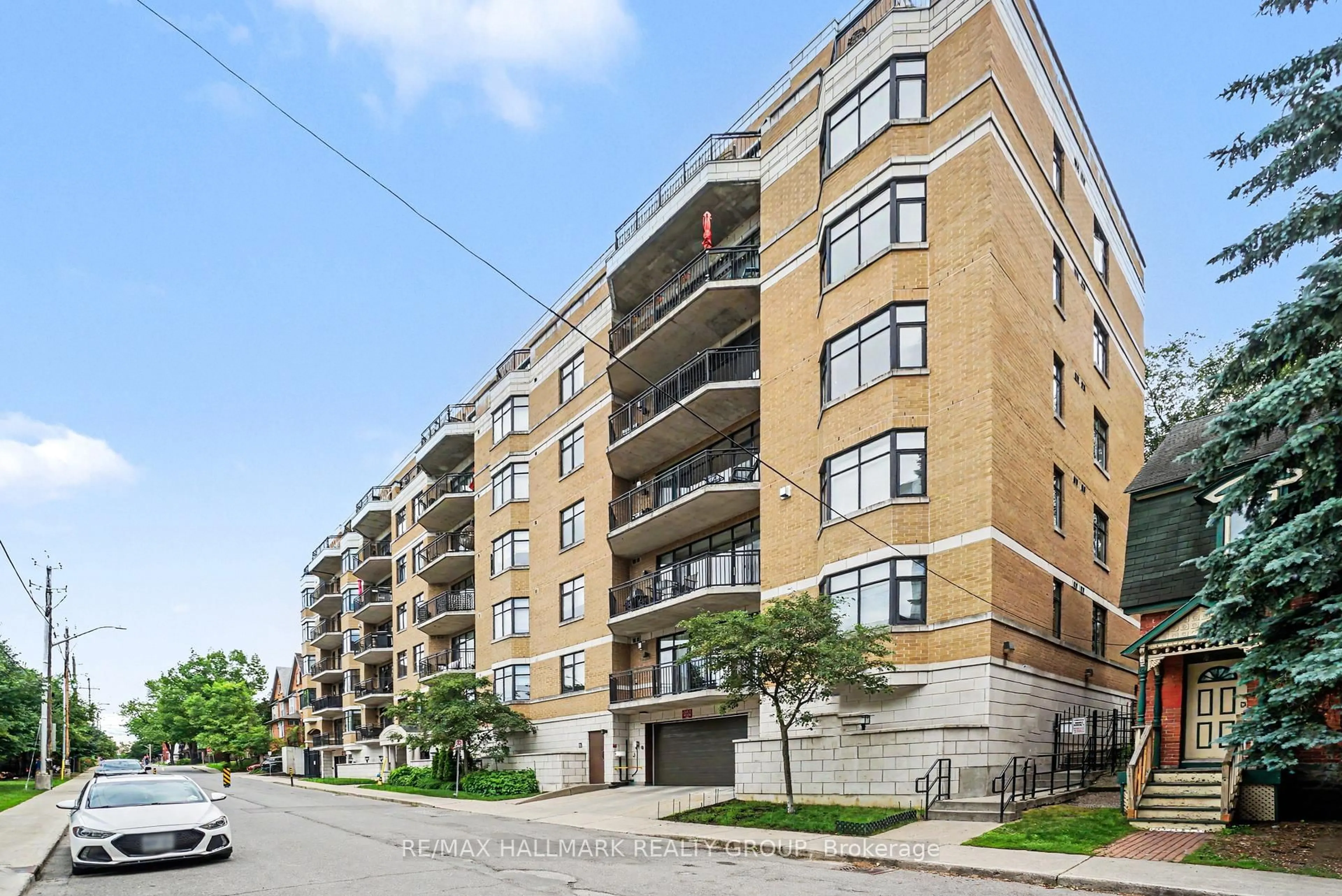 Patio, street for 260 Besserer St #408, Ottawa Ontario K1N 1J3