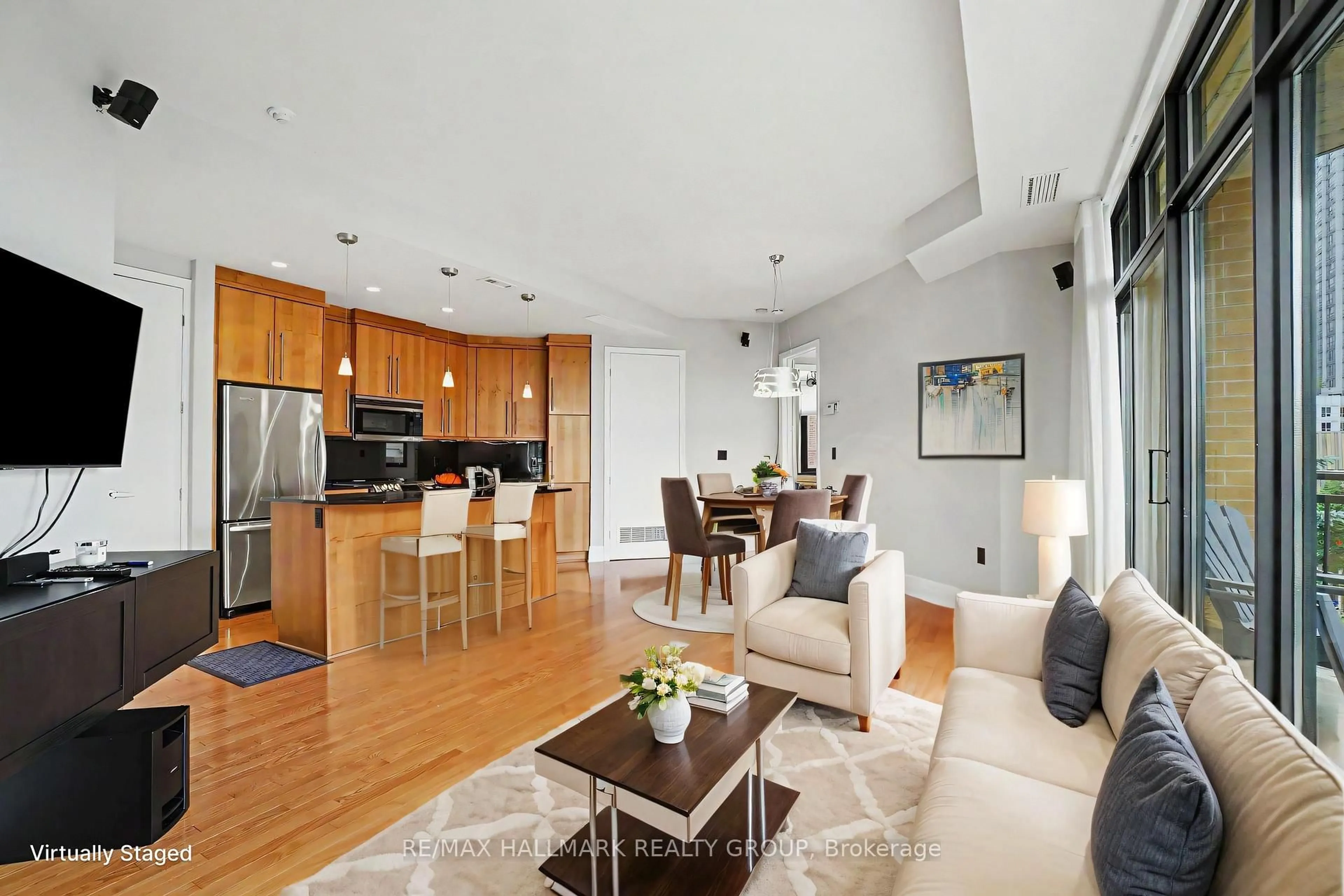 Open concept kitchen, wood/laminate floor for 260 Besserer St #408, Ottawa Ontario K1N 1J3