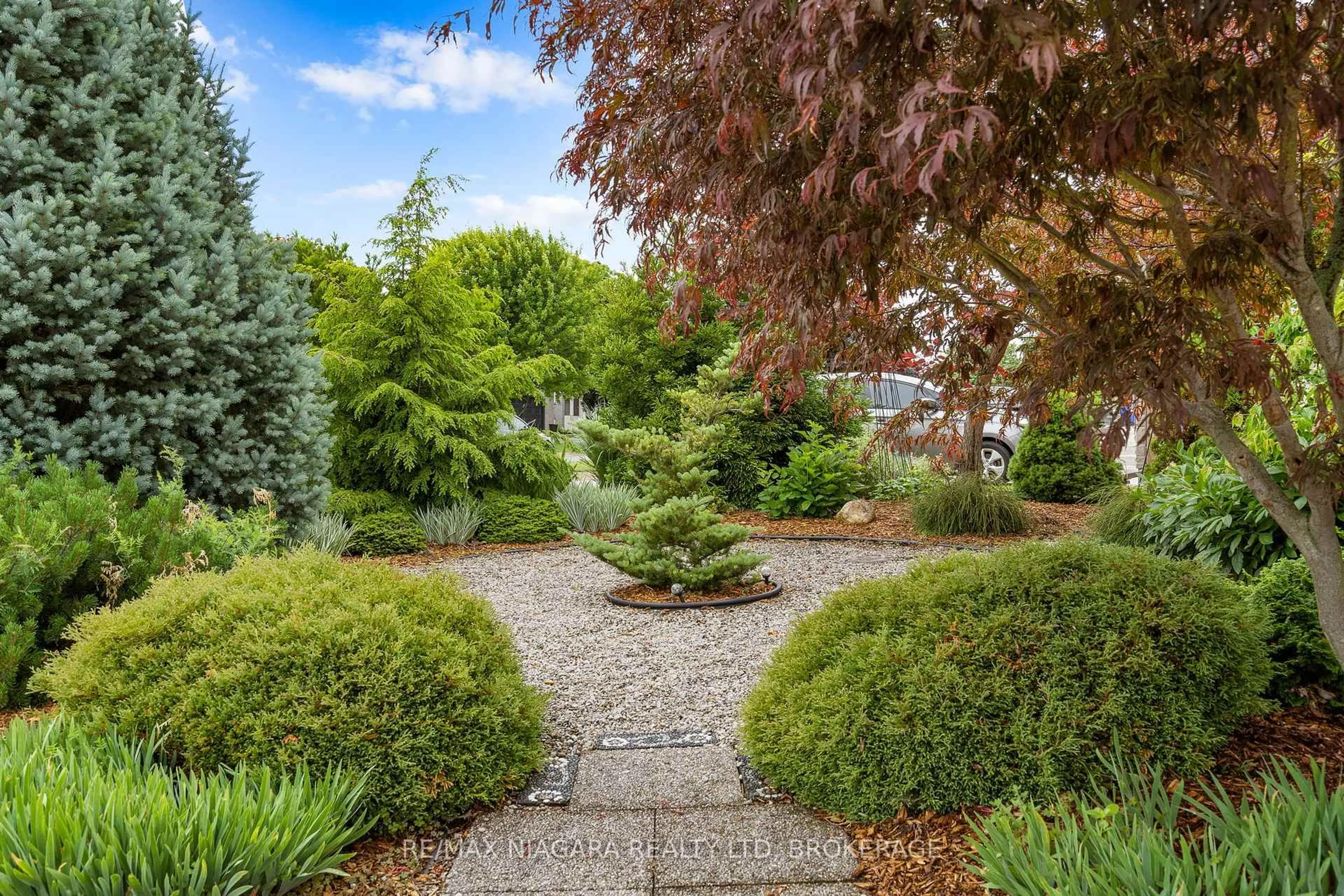 Patio, street for 31 Hillcrest Rd, Port Colborne Ontario L3K 6B4
