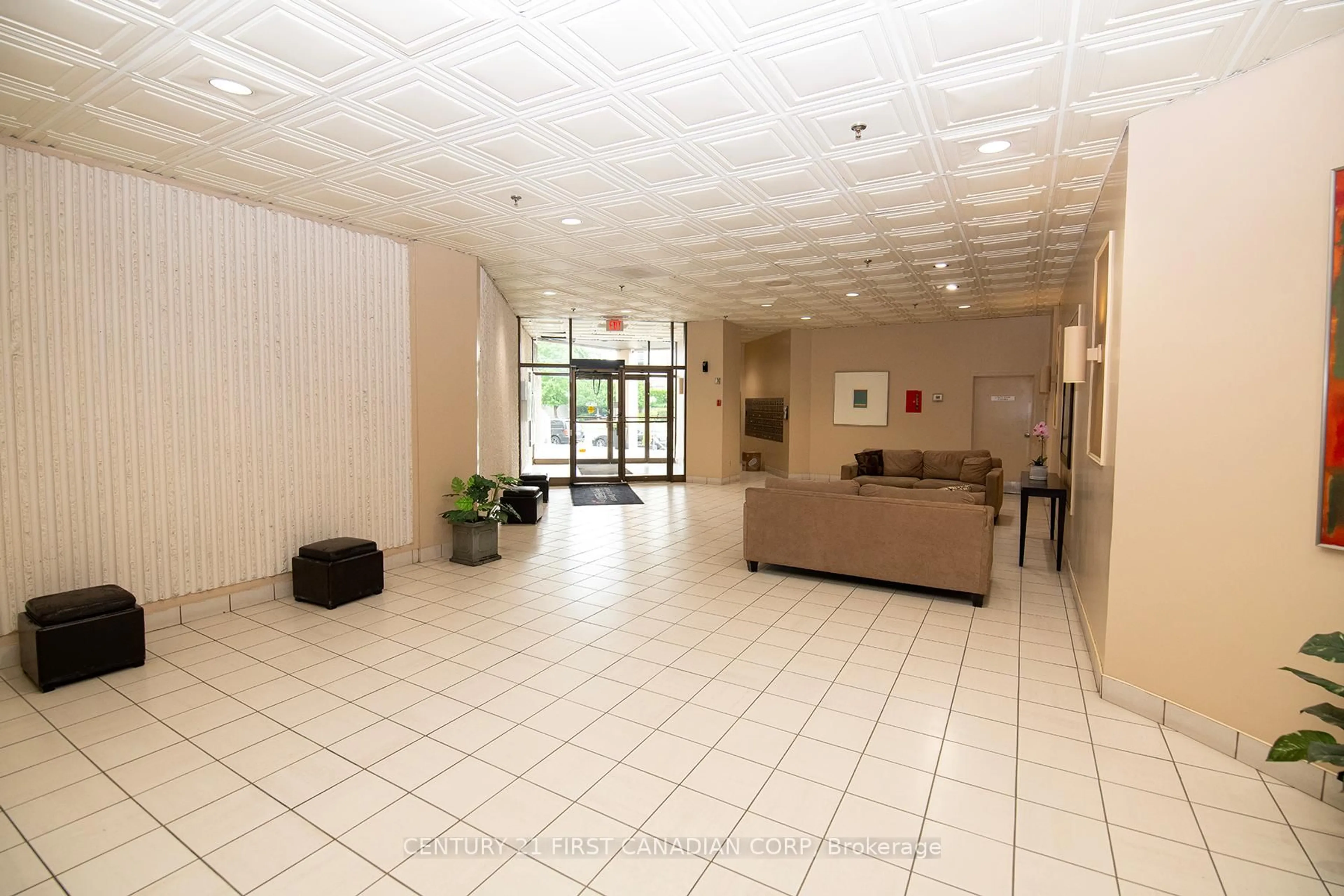 Lobby for 380 King St #1505, London East Ontario N6B 3L6