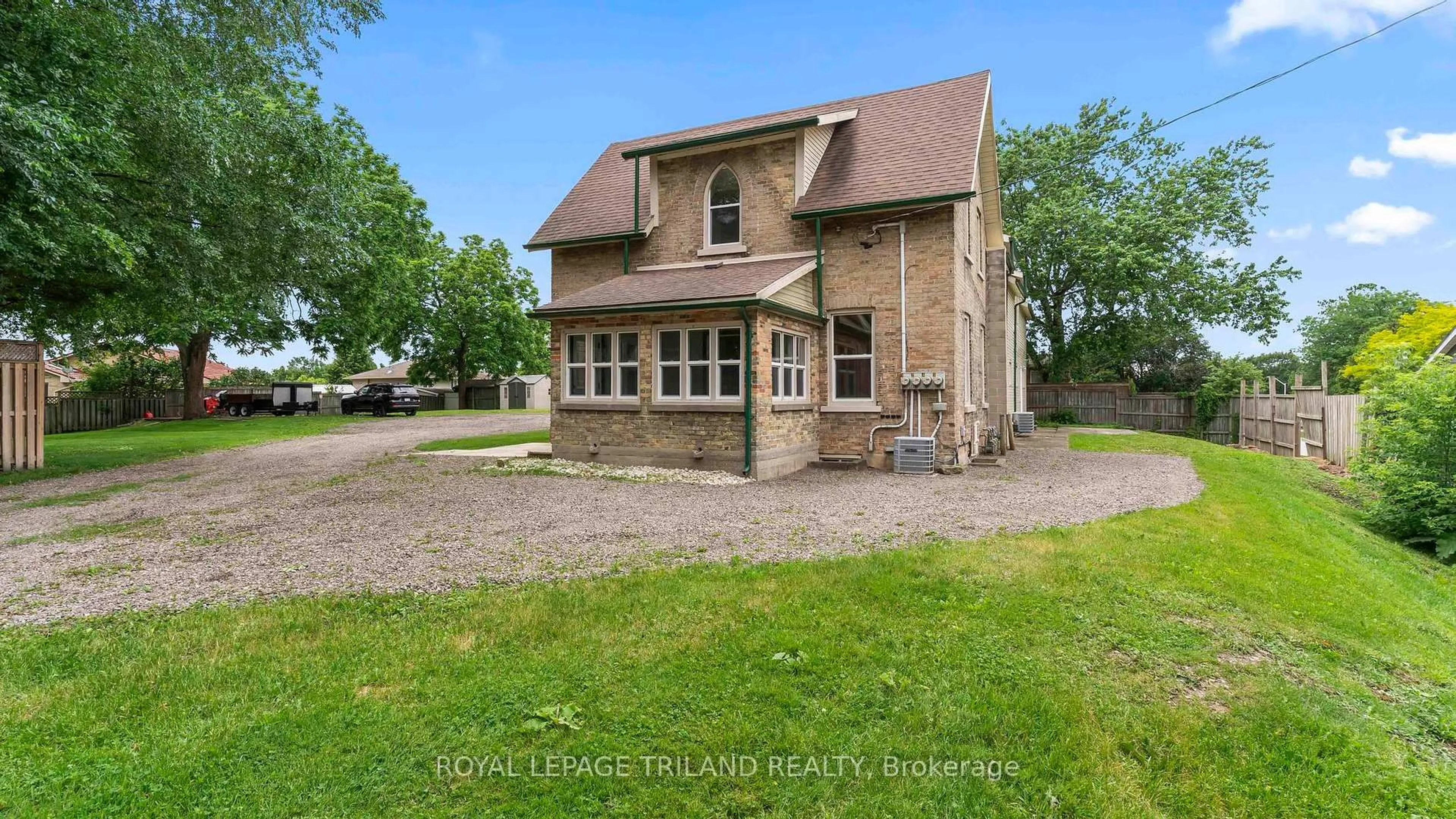 A pic from outside/outdoor area/front of a property/back of a property/a pic from drone, street for 50 FAIRVIEW Ave, St. Thomas Ontario N5R 4X6
