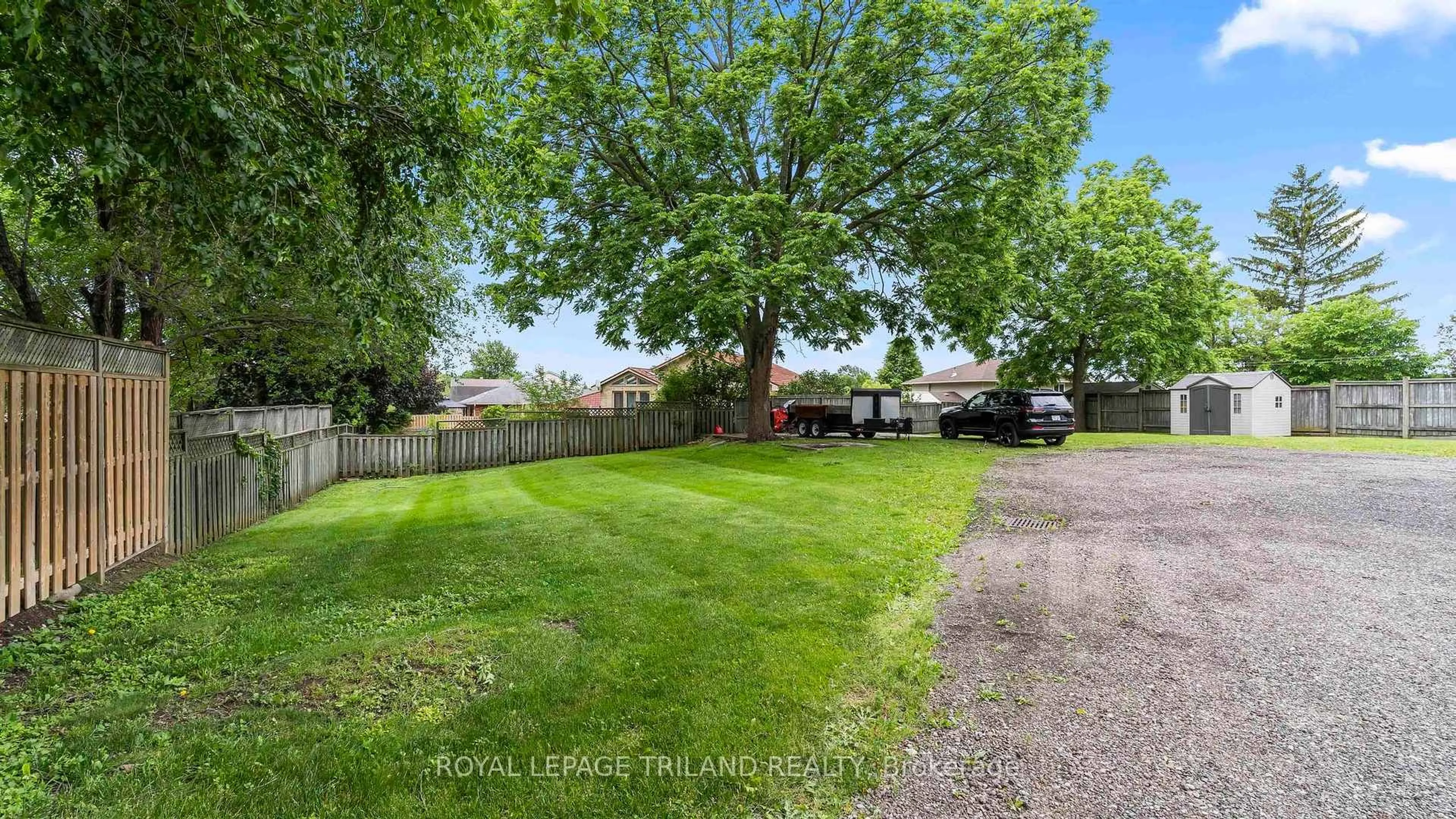 A pic from outside/outdoor area/front of a property/back of a property/a pic from drone, street for 50 FAIRVIEW Ave, St. Thomas Ontario N5R 4X6