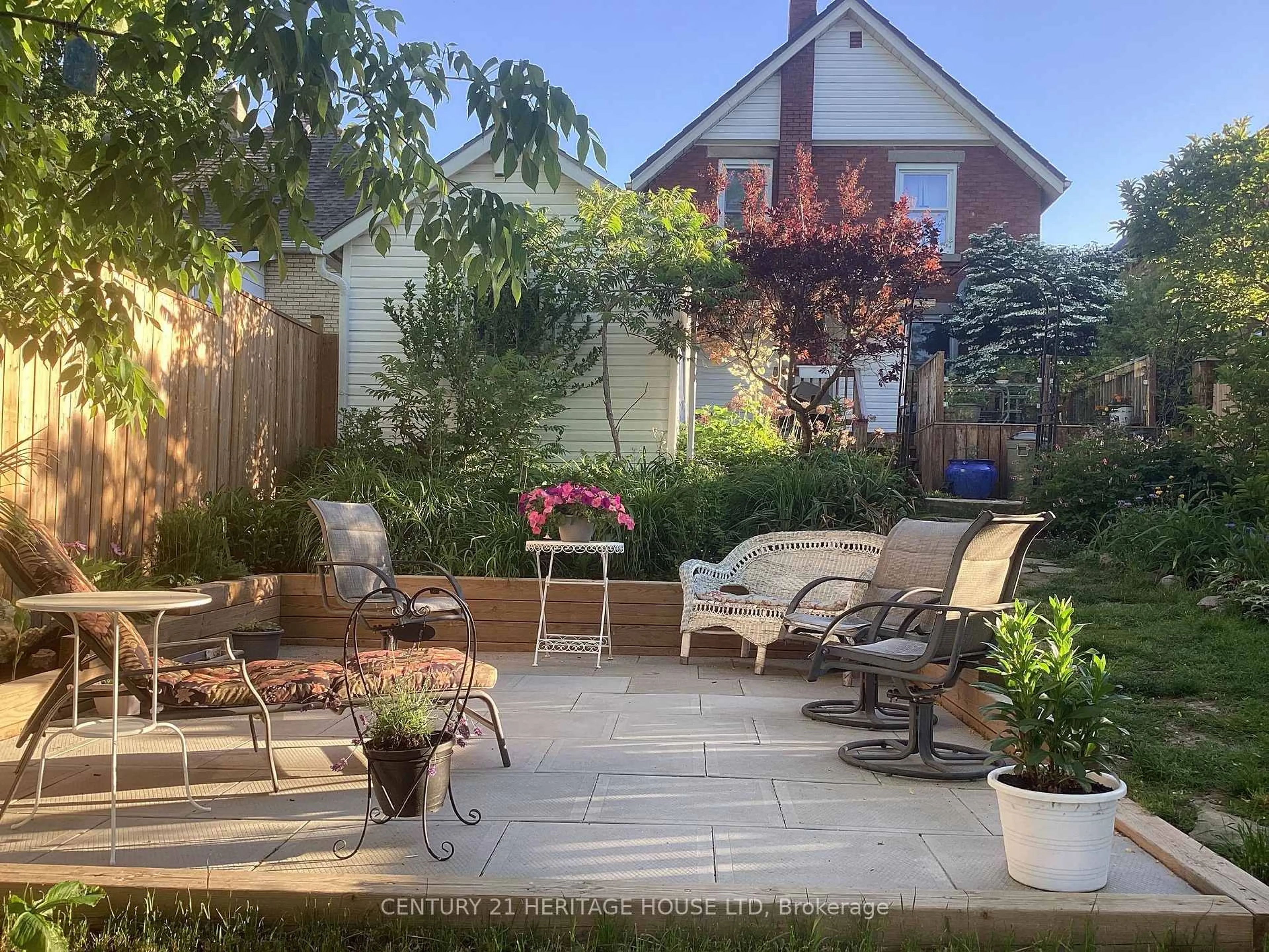 Patio, street for 43 Hemlock St, St. Thomas Ontario N5R 1X7