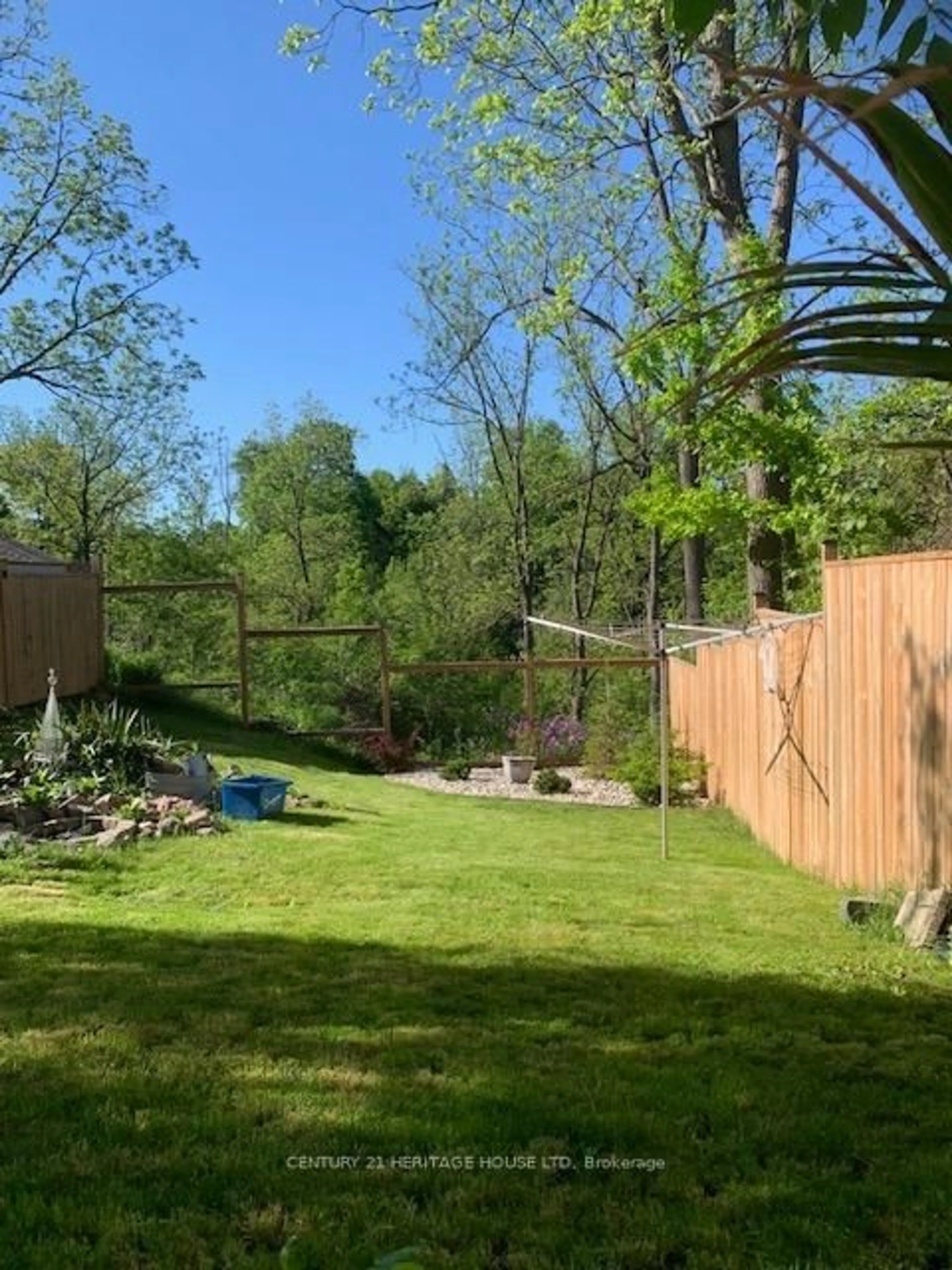 A pic from outside/outdoor area/front of a property/back of a property/a pic from drone, forest/trees view for 43 Hemlock St, St. Thomas Ontario N5R 1X7