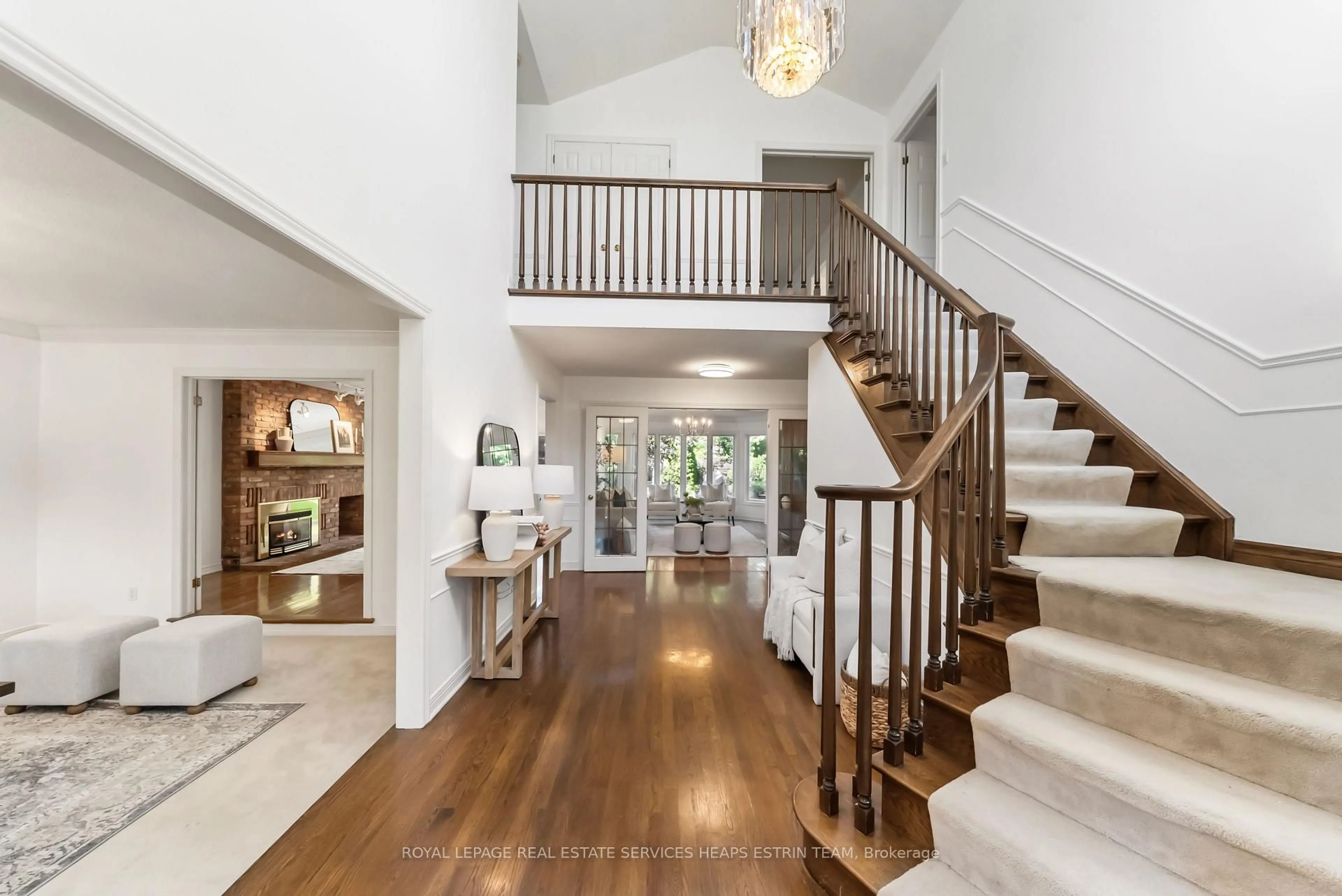 Indoor entryway for 122 Sunnyside Dr, London North Ontario N5X 3N4