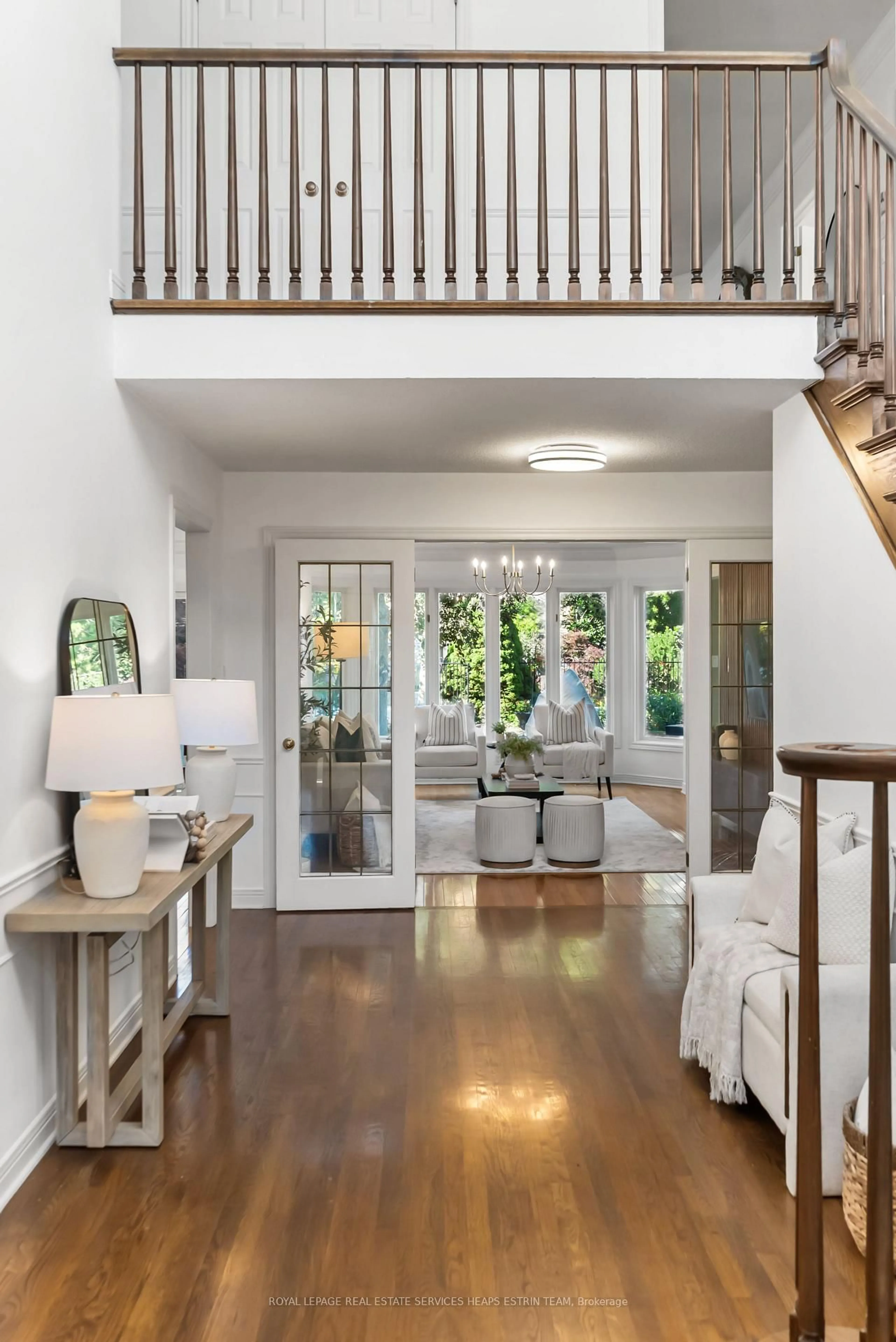 Indoor entryway for 122 Sunnyside Dr, London North Ontario N5X 3N4
