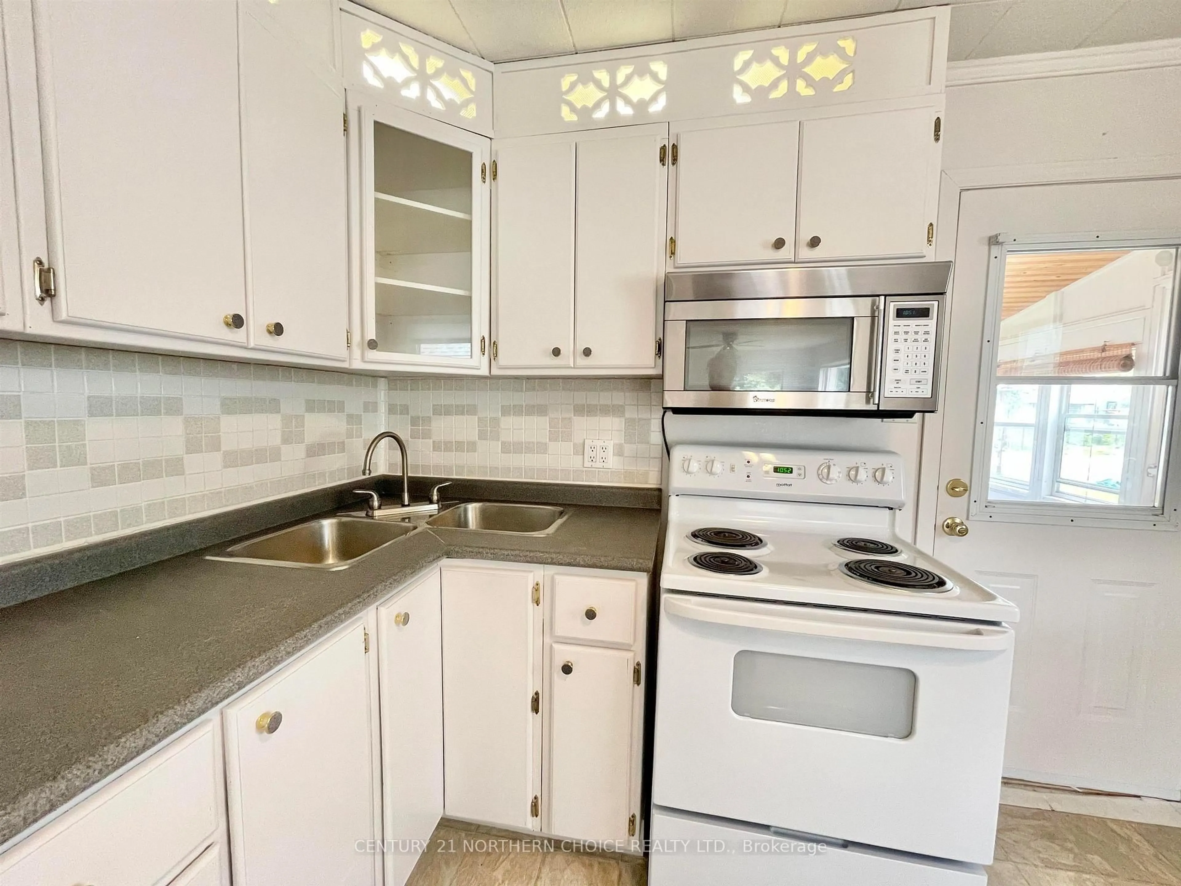Standard kitchen, ceramic/tile floor for 25 Casimir Ave, Dryden Ontario P8N 2G3