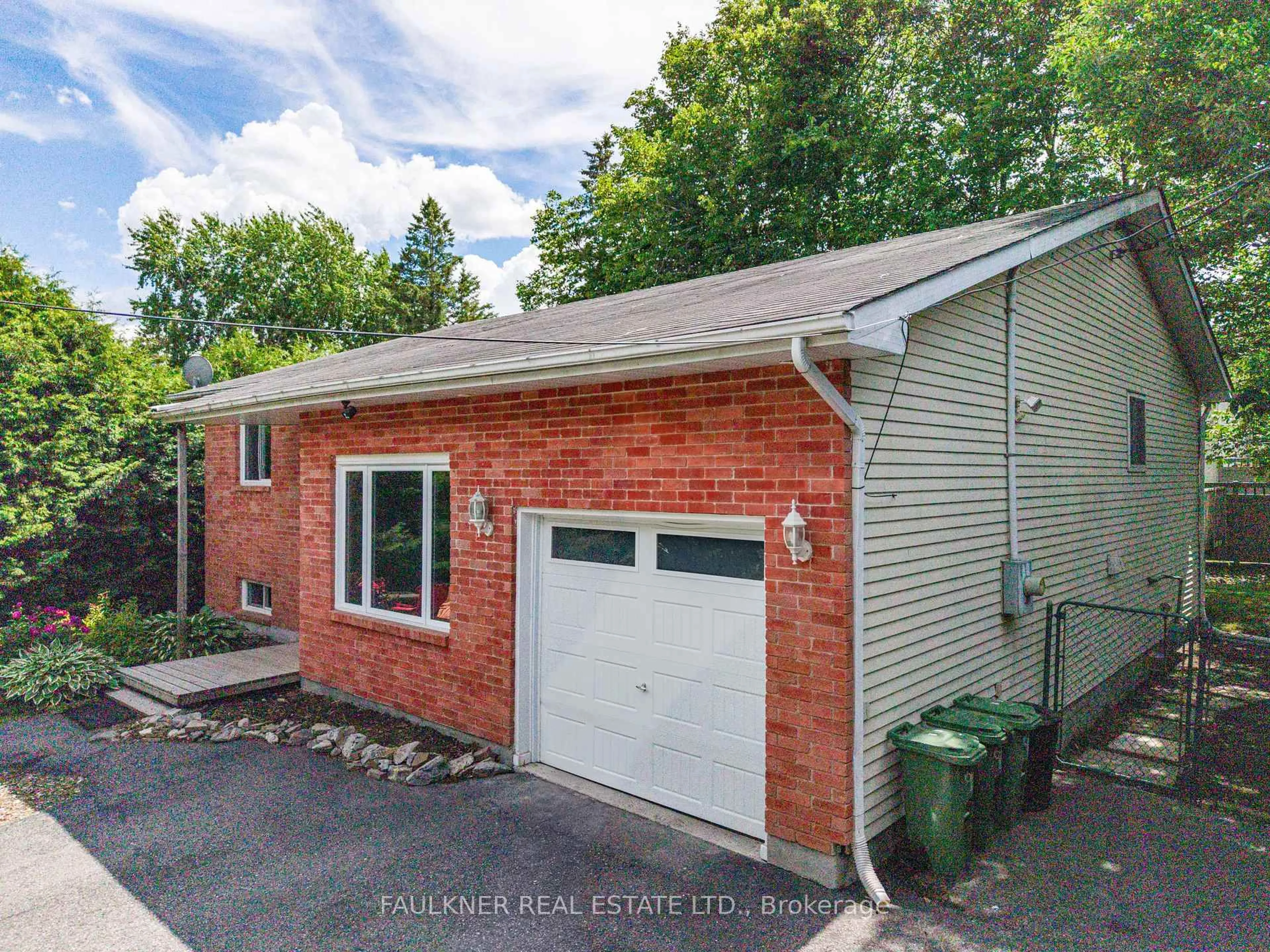 Home with brick exterior material, street for 2 Caribou Ave, Stittsville Ontario K2S 1M5
