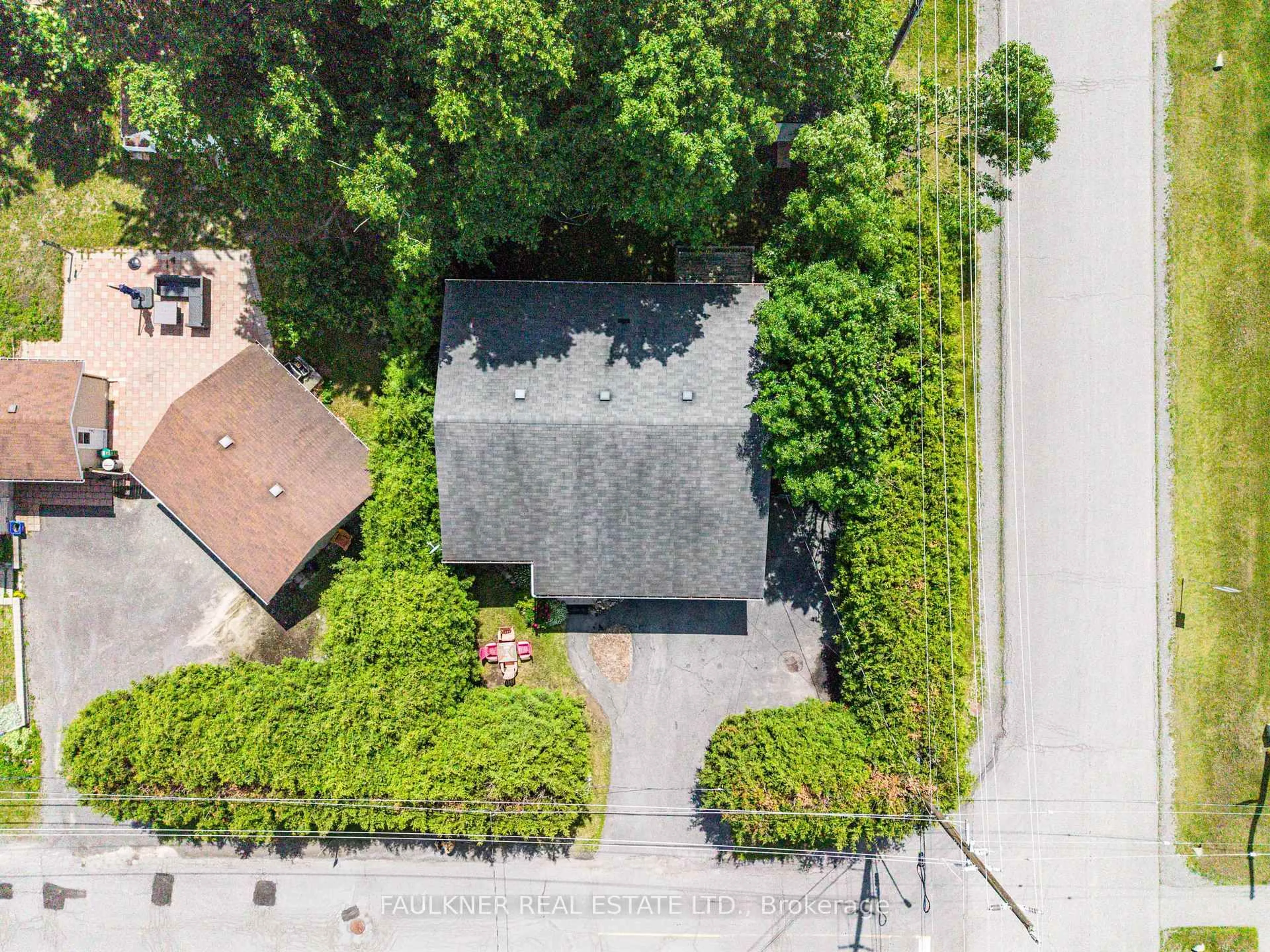 A pic from outside/outdoor area/front of a property/back of a property/a pic from drone, street for 2 Caribou Ave, Stittsville Ontario K2S 1M5