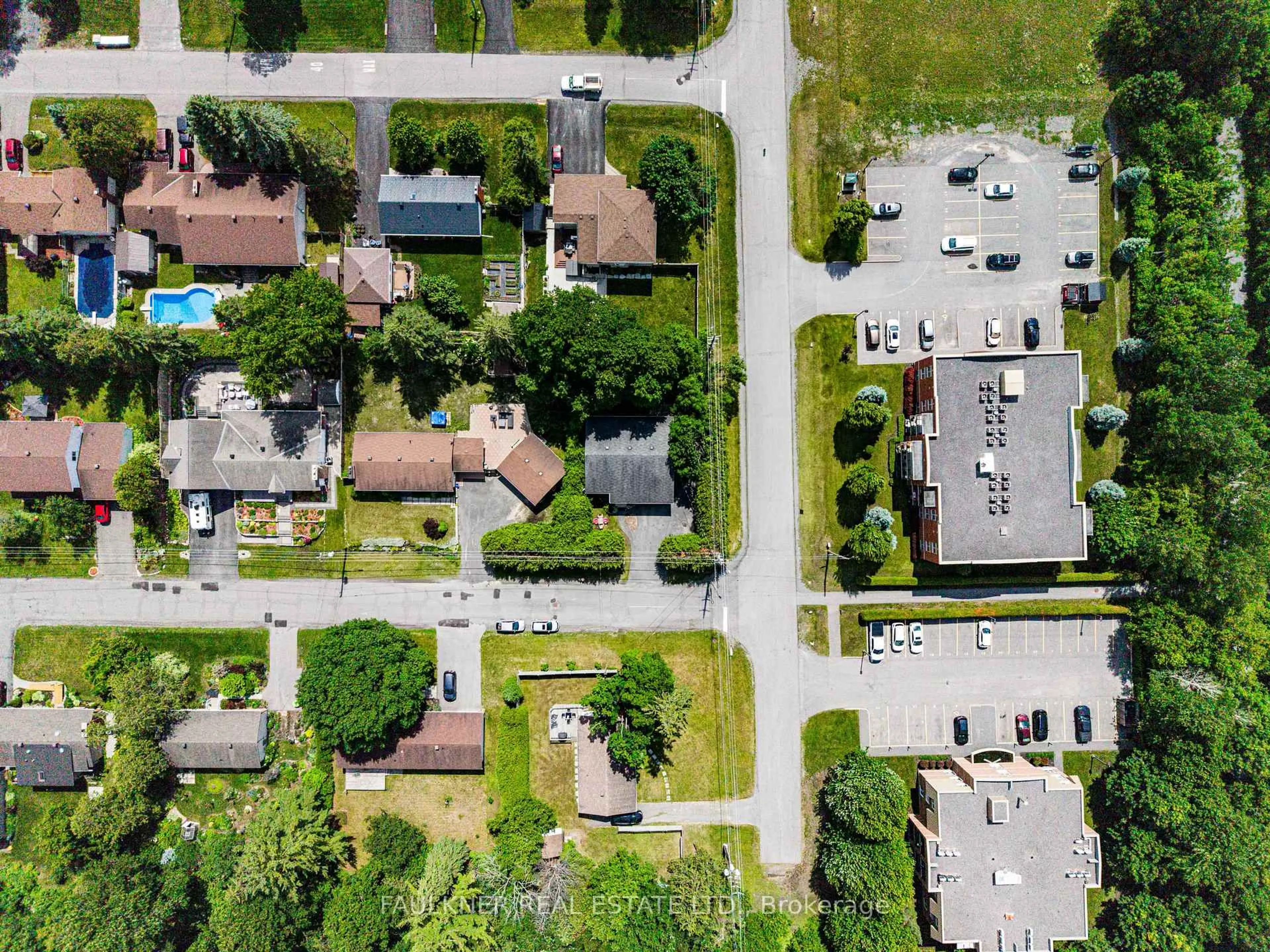 A pic from outside/outdoor area/front of a property/back of a property/a pic from drone, street for 2 Caribou Ave, Stittsville Ontario K2S 1M5