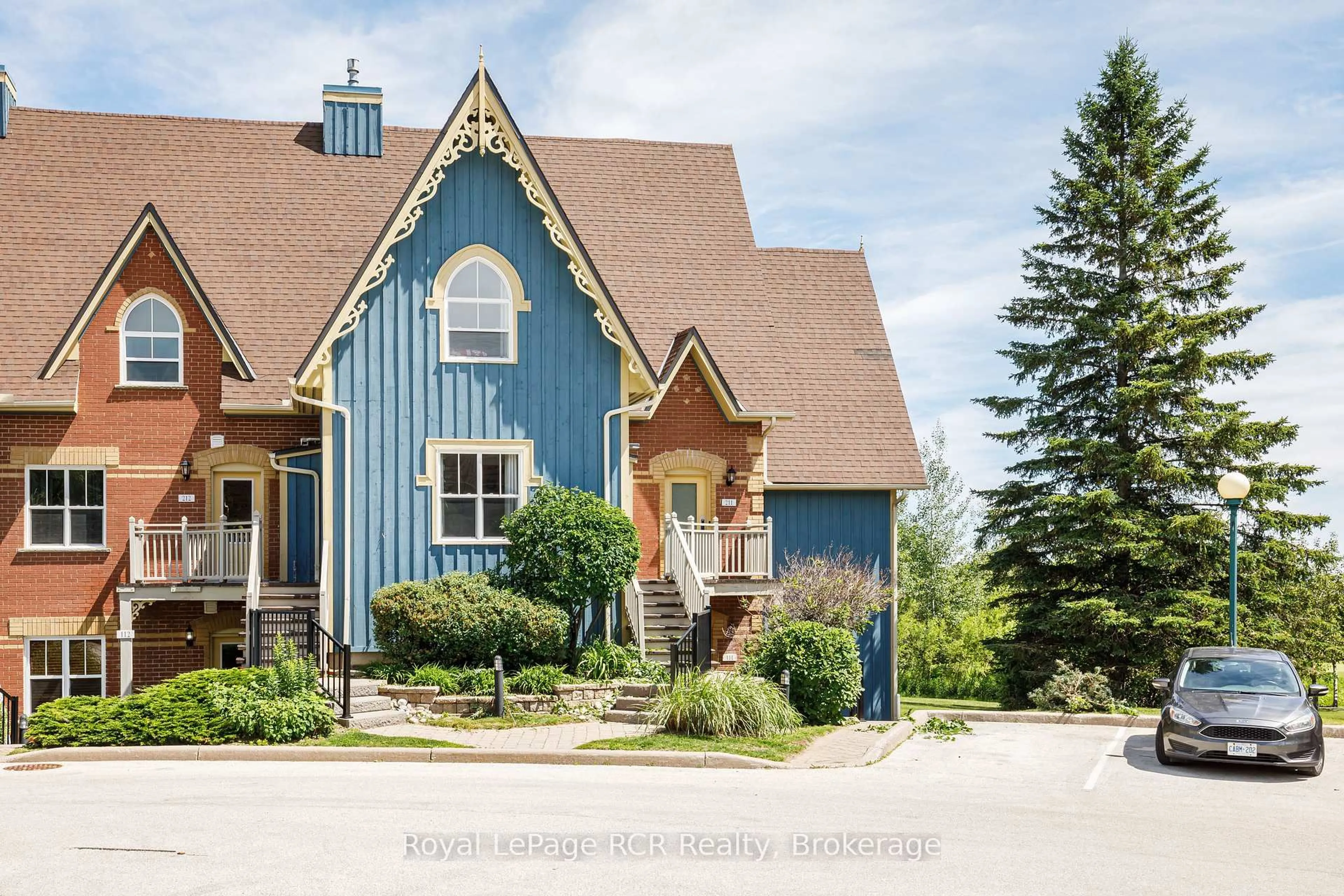 Home with brick exterior material, unknown for 184 Snowbridge Way #211, Blue Mountains Ontario L9Y 0V1